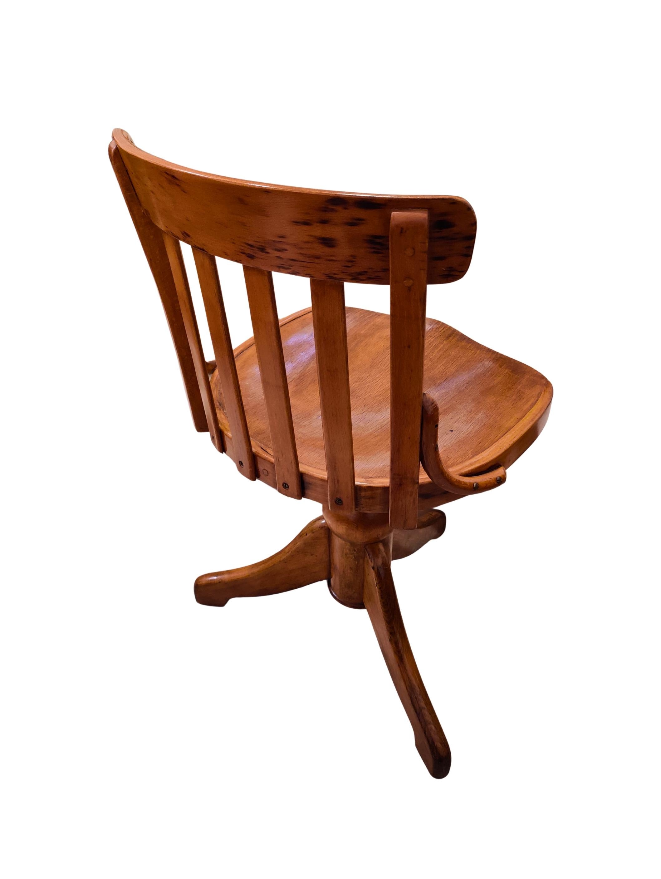 Art Nouveau Solid Beechwood Swivel Chair, Height Adjustable, circa 1900 In Good Condition For Sale In Darmstadt, DE