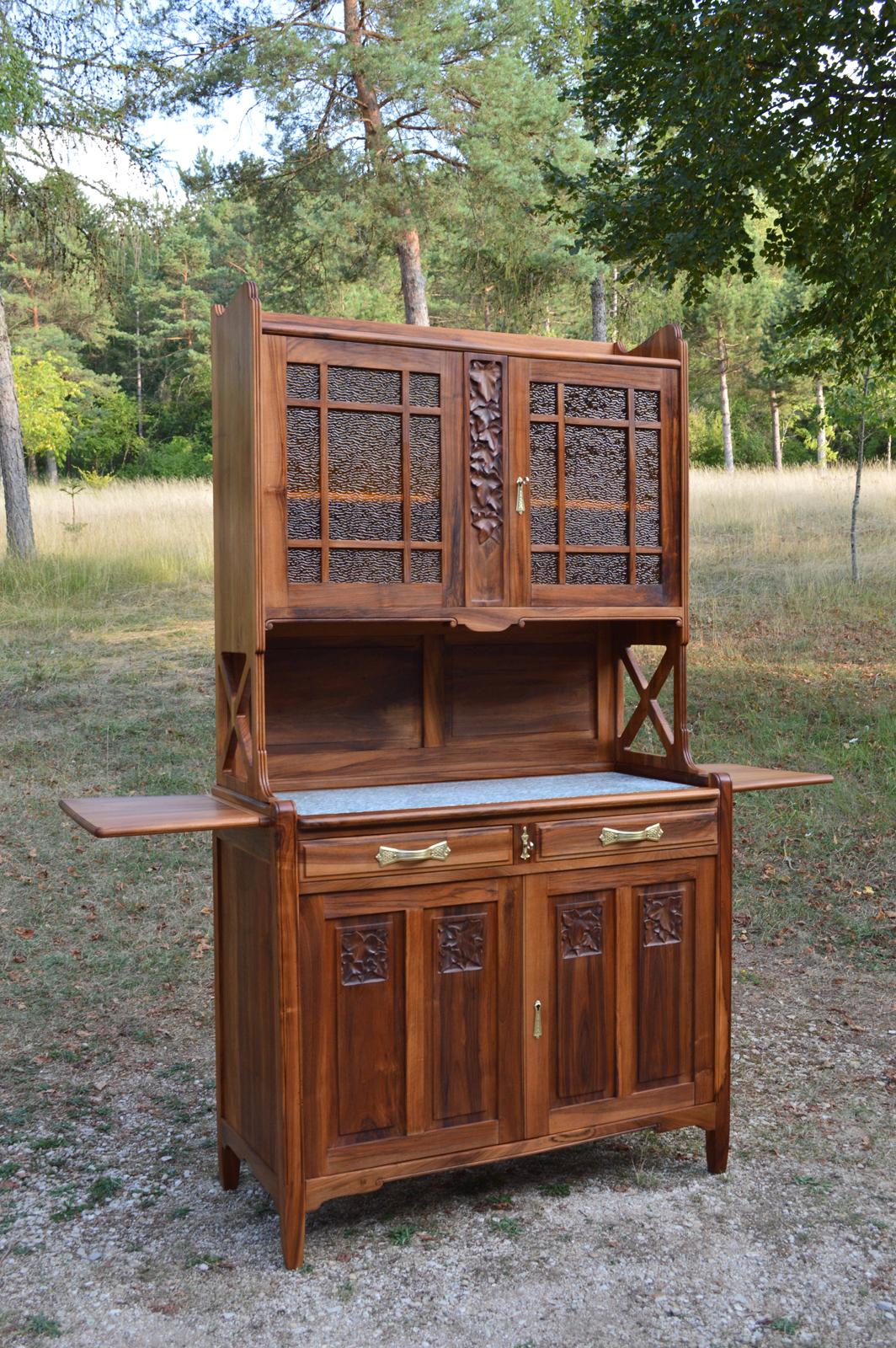 Art Nouveau Solid Cherrywood Carved Buffet, by La Ruche, circa 1911 In Good Condition For Sale In L'Etang, FR