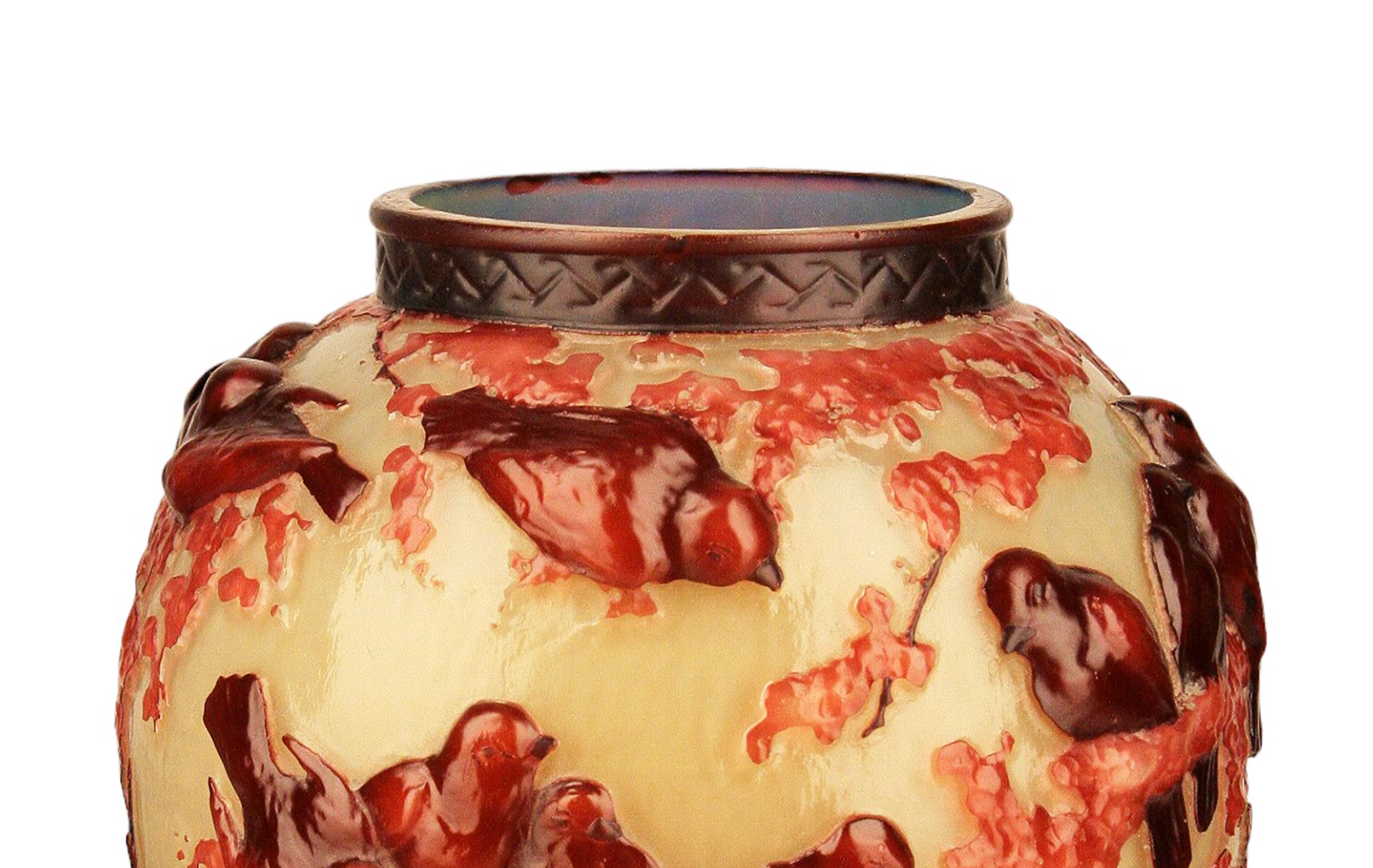 French Art Nouveau Soufflé Glass Vase with Birds by Muller Frères Lunéville, France For Sale