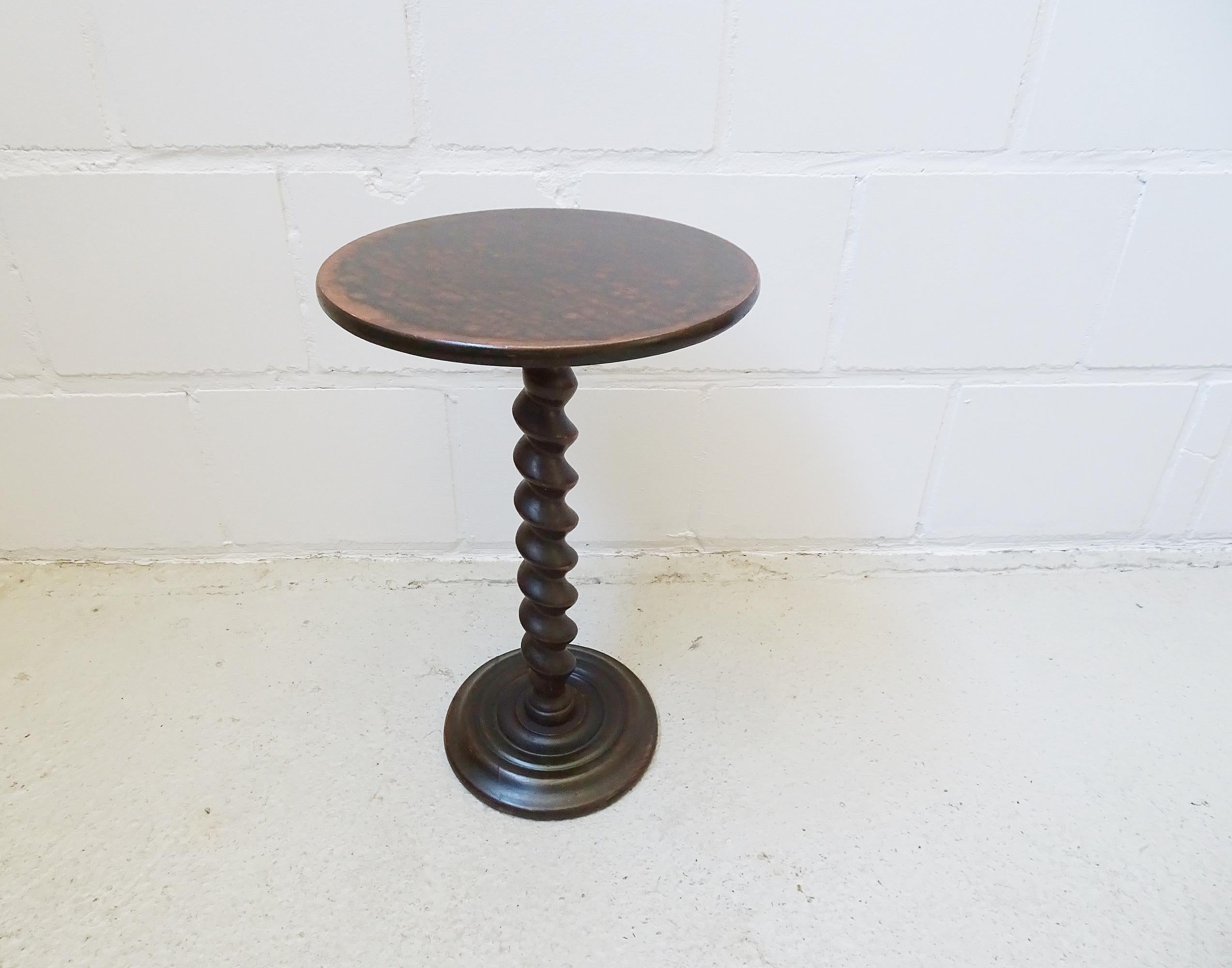 Art Nouveau Spiral carved Leg Side Martini Table, Column, France 1900 1