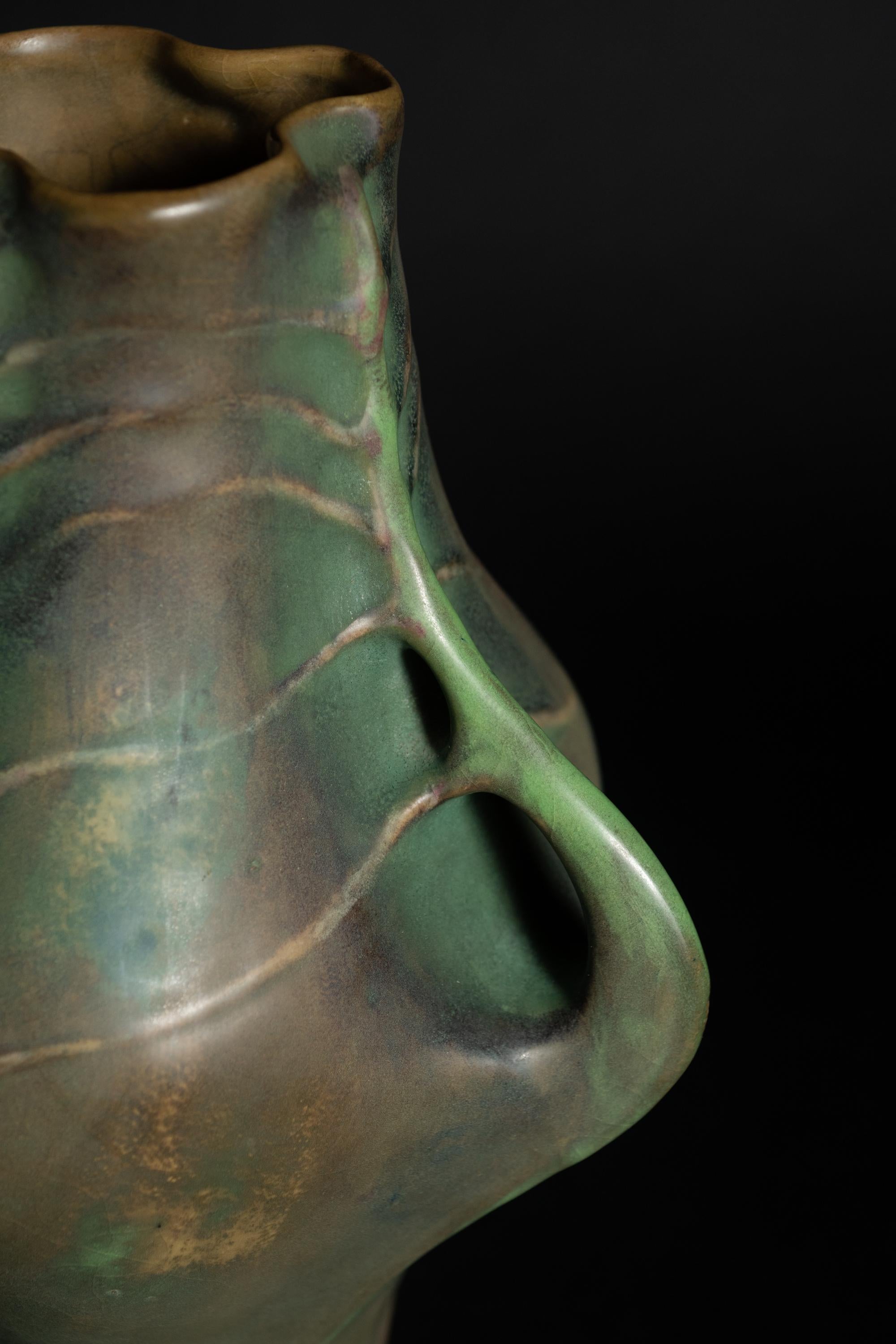 Fin du XIXe siècle Vase en forme de feuille en spirale Art Nouveau de Paul Dachsel pour RStK Amphora en vente
