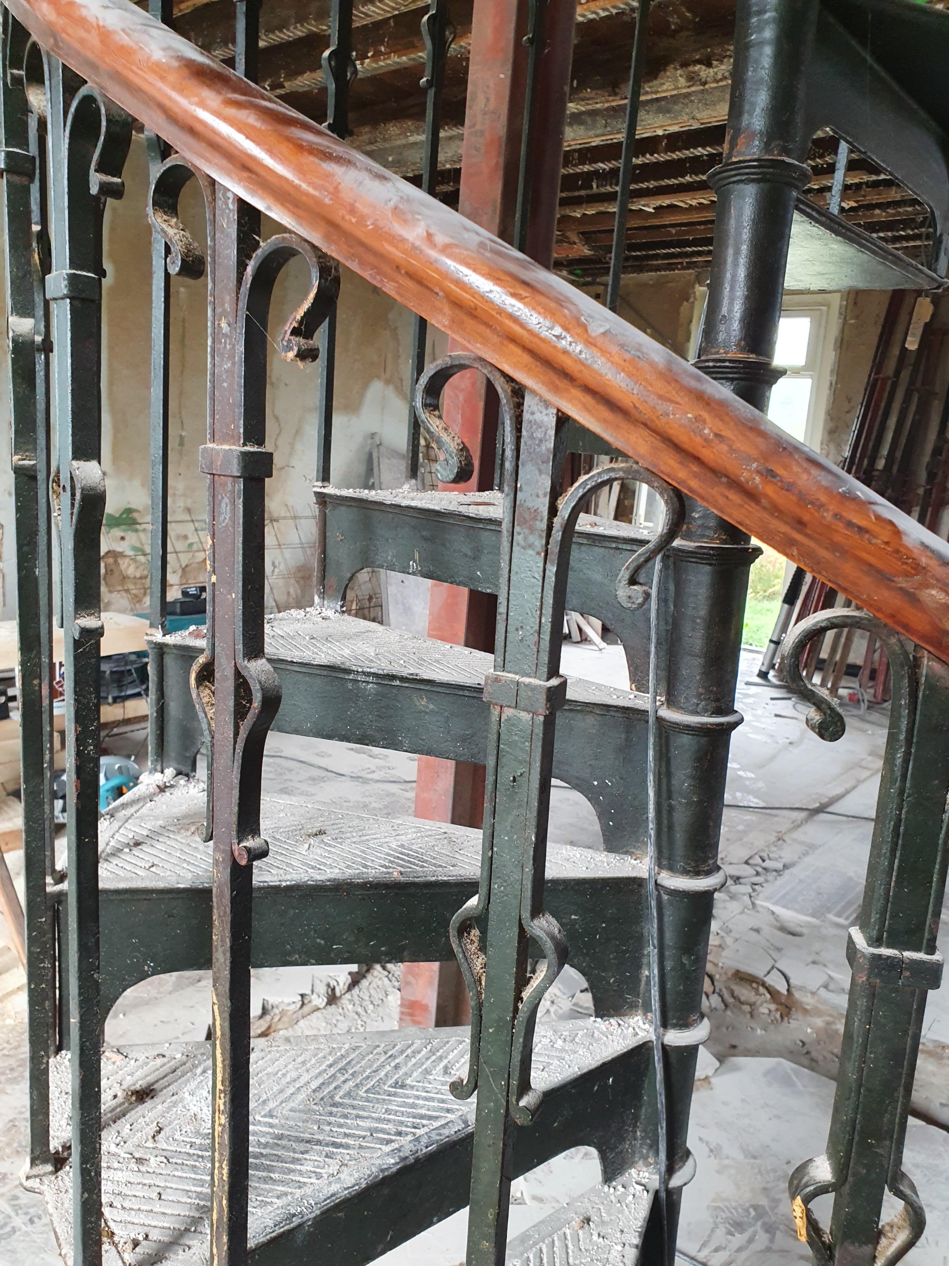 Art Nouveau Spiral Staircase in Cast Iron and Wrought Iron 4