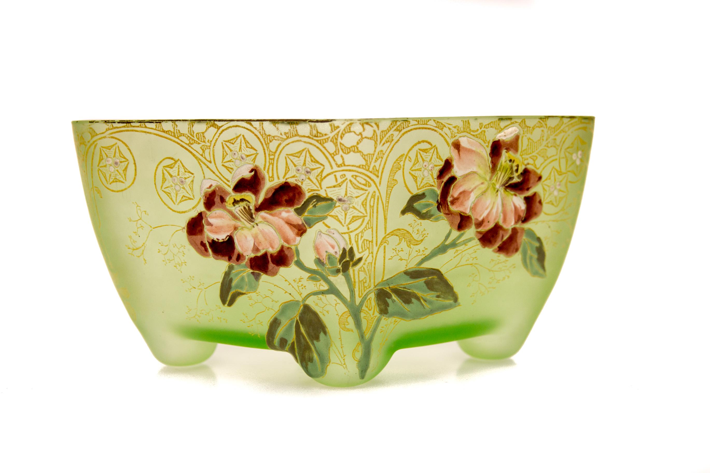 Art Nouveau Square Glass Bowl with Flowers and Ornaments In Good Condition In Barntrup, DE