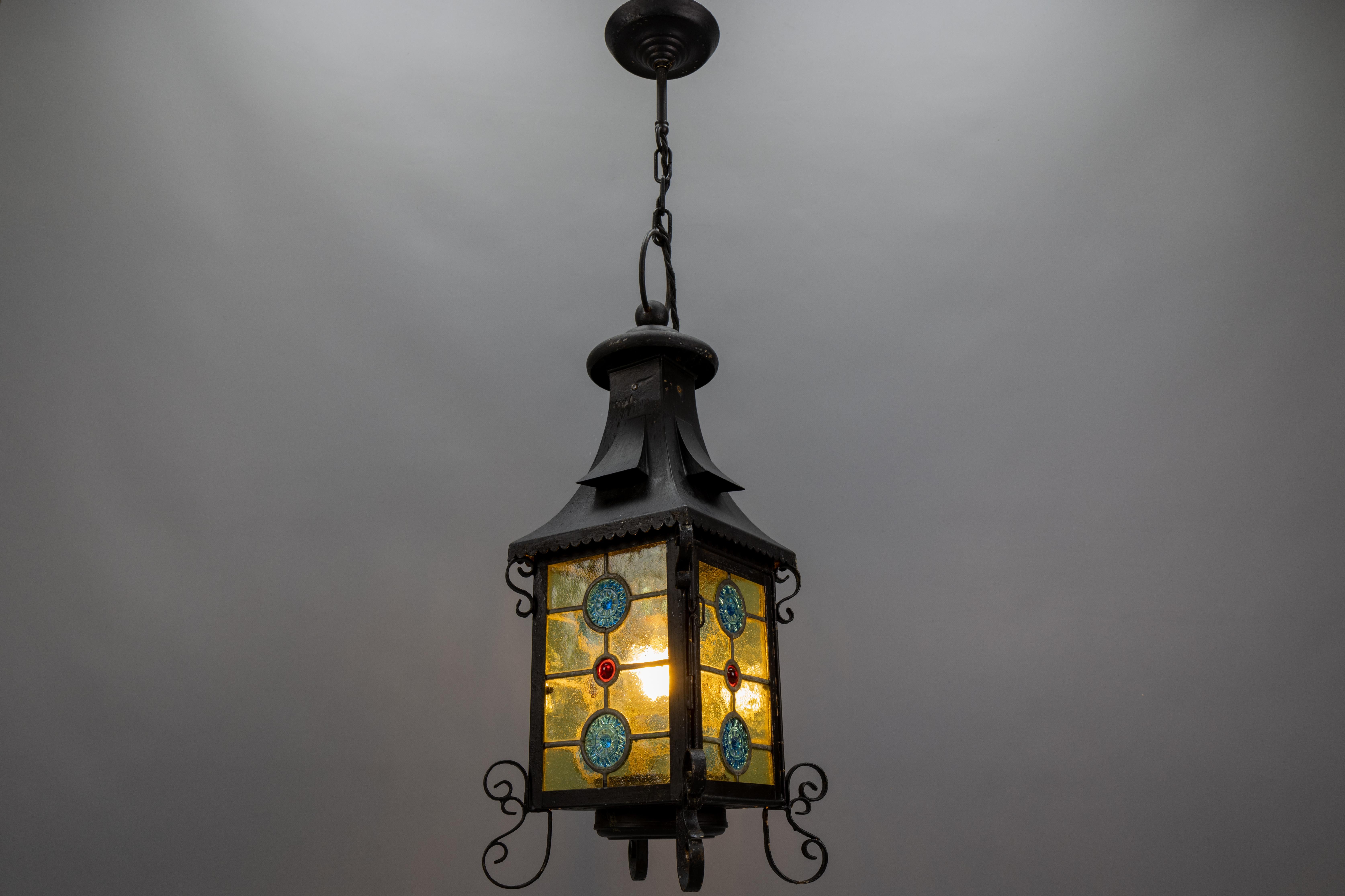 Tedesco Lanterna a sospensione in vetro colorato e metallo in stile Art Nouveau, Germania, circa 1920 in vendita