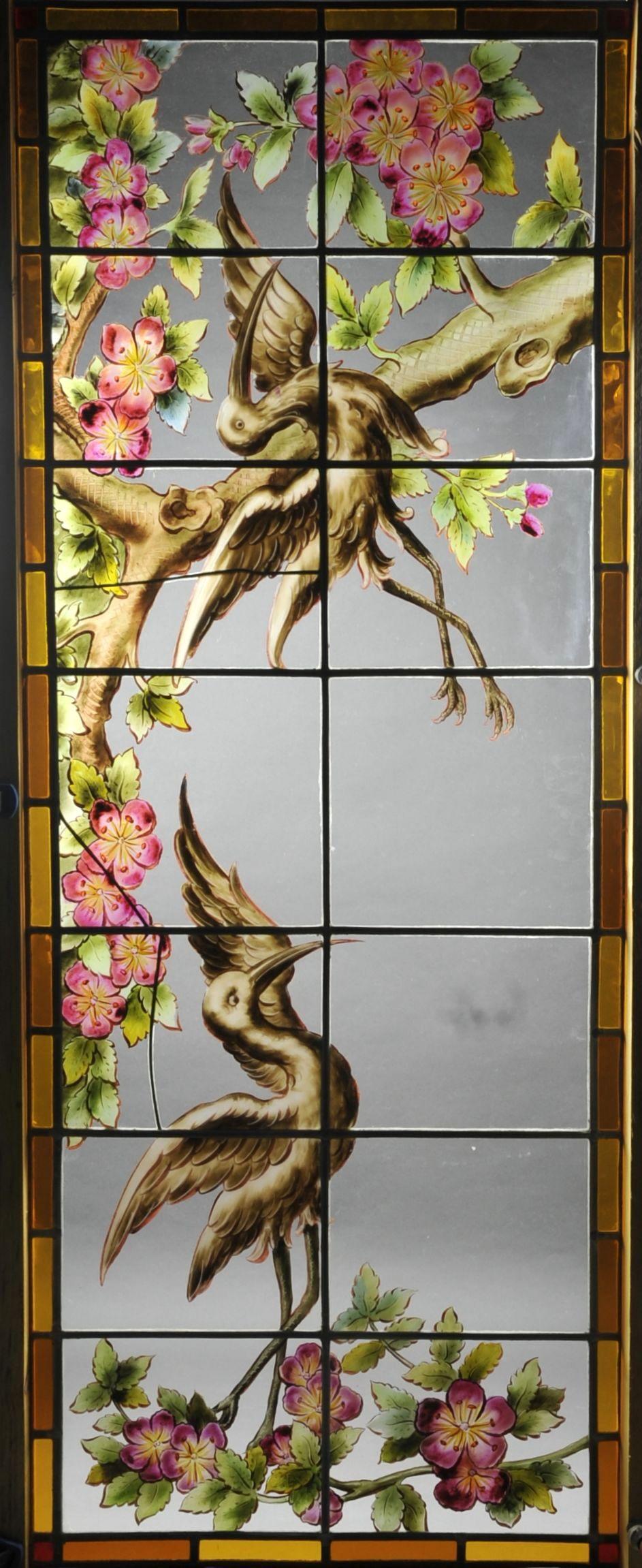 Beautiful stained glass from the Art Nouveau period with rich polychrome decoration depicting two stylized birds evolving in a plant and floral environment.

Two-tone frieze on the waistband.

Very beautiful colors, very bright.

Winter garden