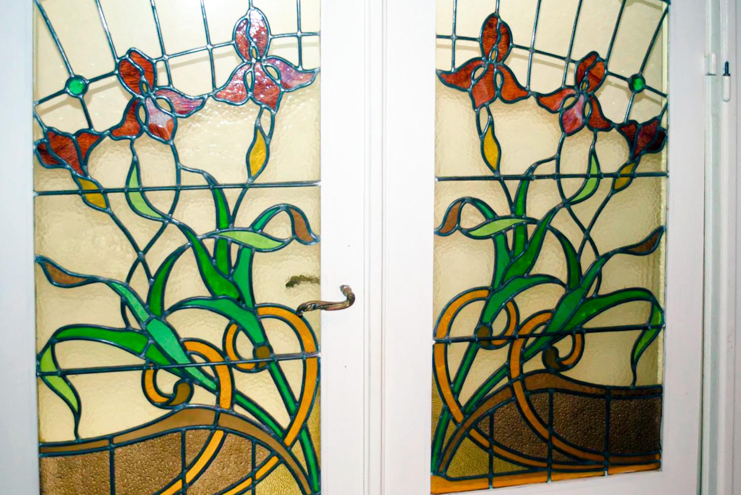 Francese Porte con pannello in vetro colorato in stile Art Nouveau in vendita