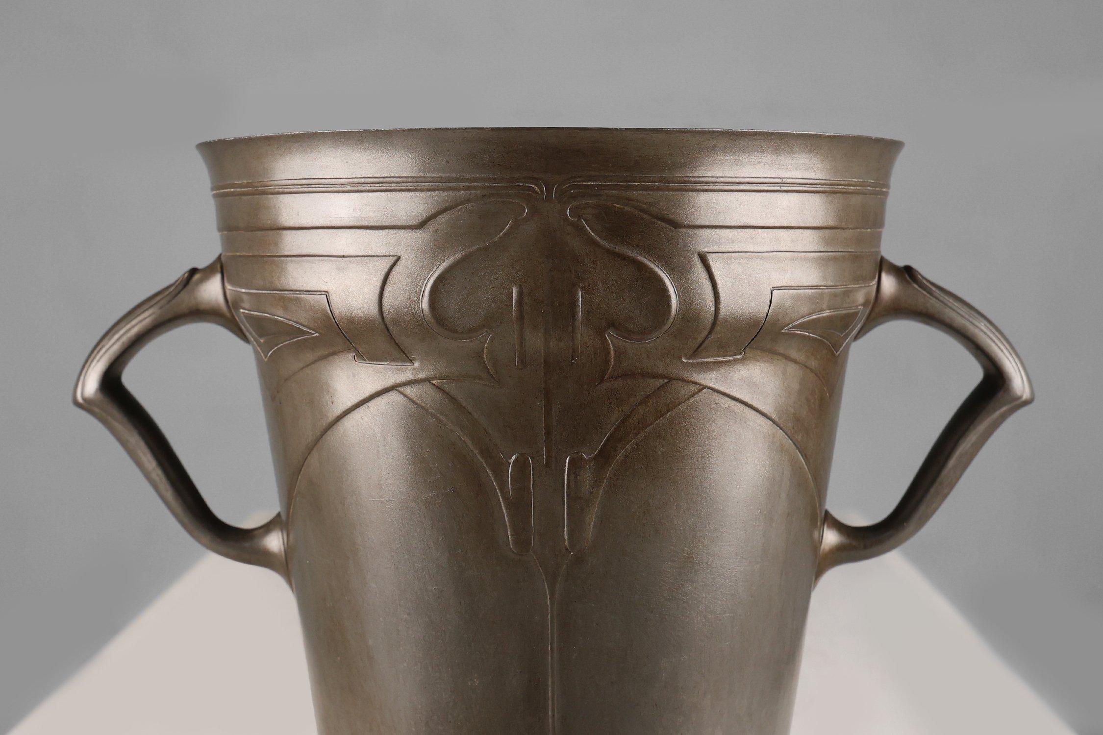 Belga Raffreddatore per vino o champagne in latta con timbro Art Nouveau, Belgio, 1906 in vendita