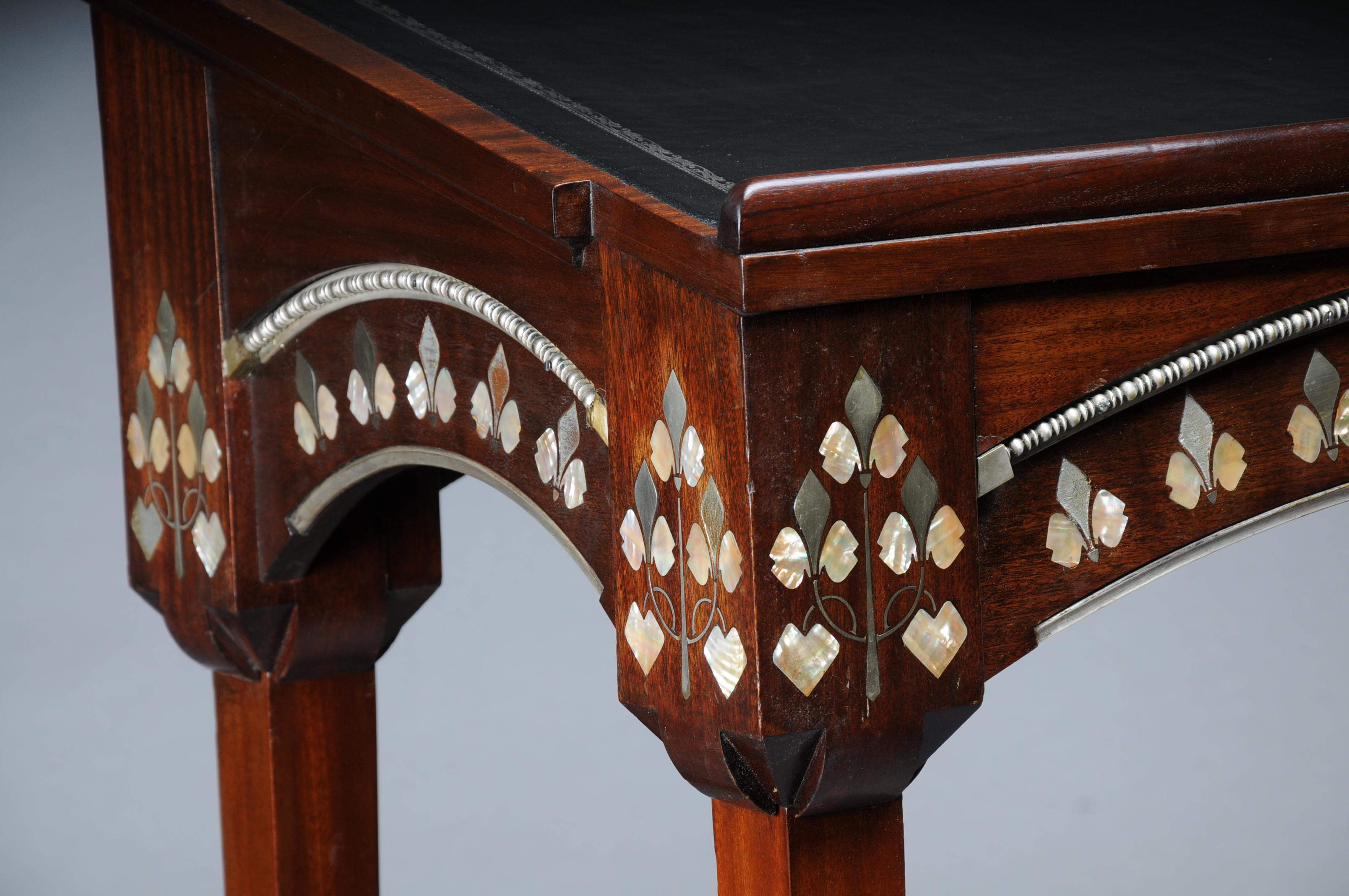 XIXe siècle Table de bureau sur pied Art Nouveau vers 1890, d'après Carlo Bugatti en vente