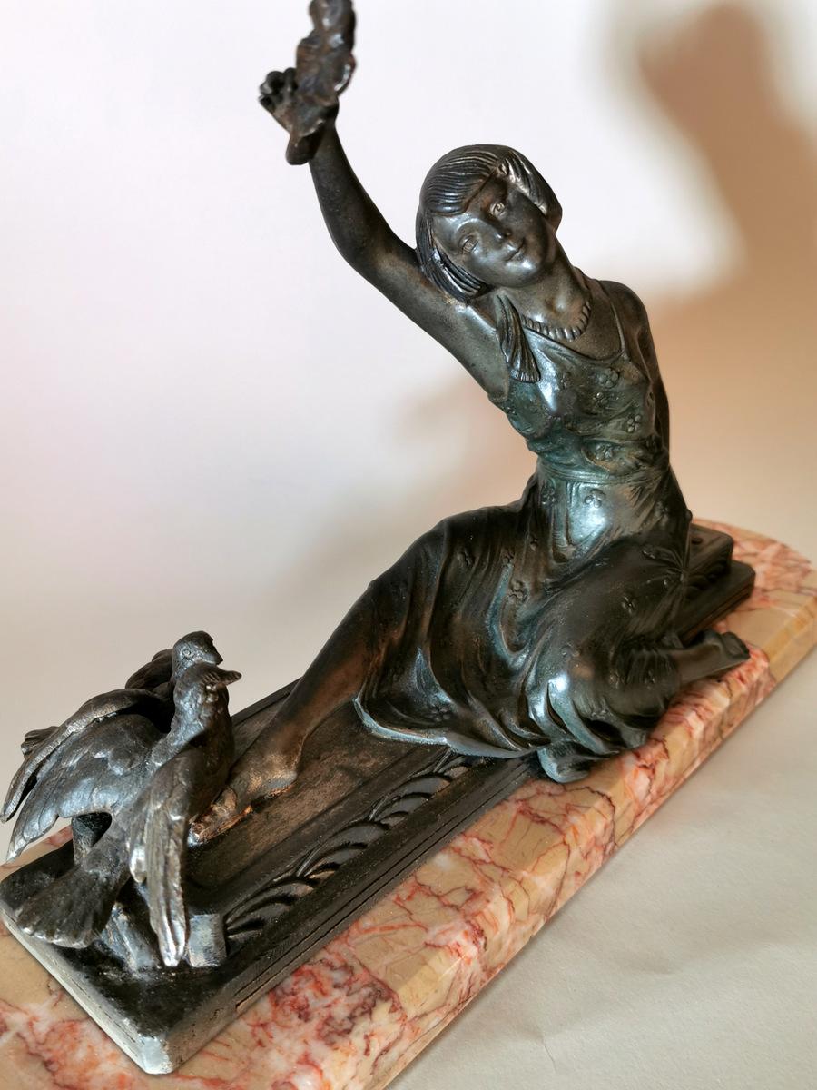 Art Nouveau Statue of a Girl in Antimony on Precious Pink Marble France In Good Condition In Prato, Tuscany