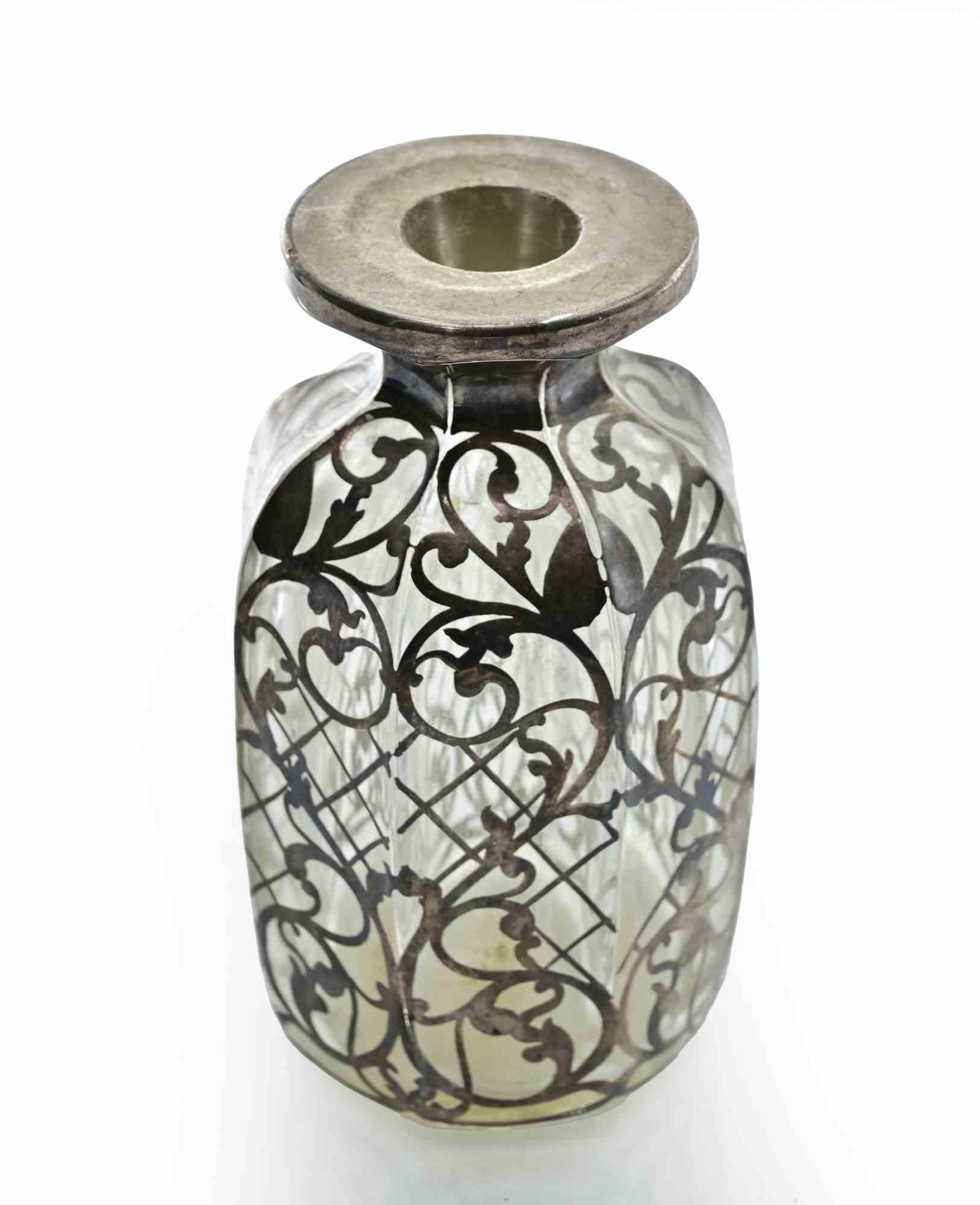 Art Nouveau Sterling Overlay Liqueur Glass Bottle.

Very good condition.
