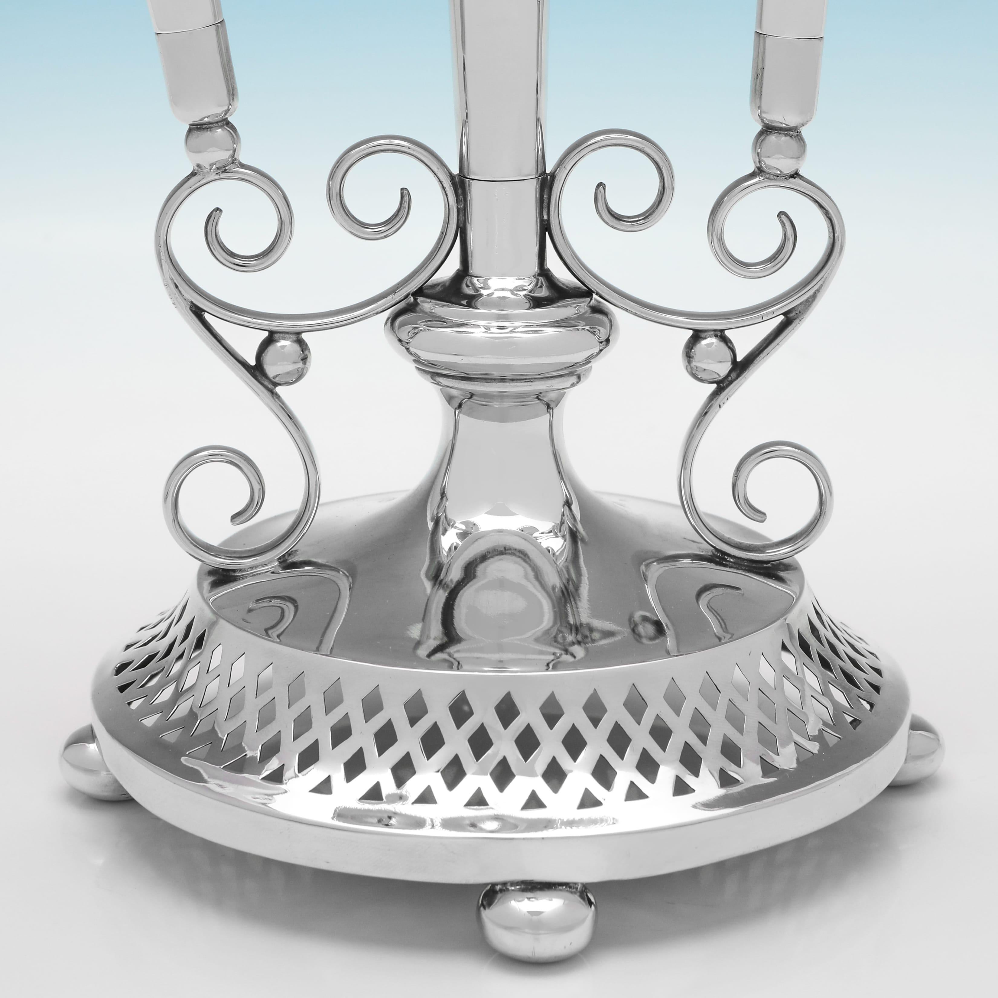 Early 20th Century Art Nouveau Sterling Silver 3 Trumpet Flower Epergne - Walker & Hall 1911 For Sale