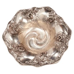 Cuenco Art Nouveau de plata de ley, Estados Unidos, hacia 1890.