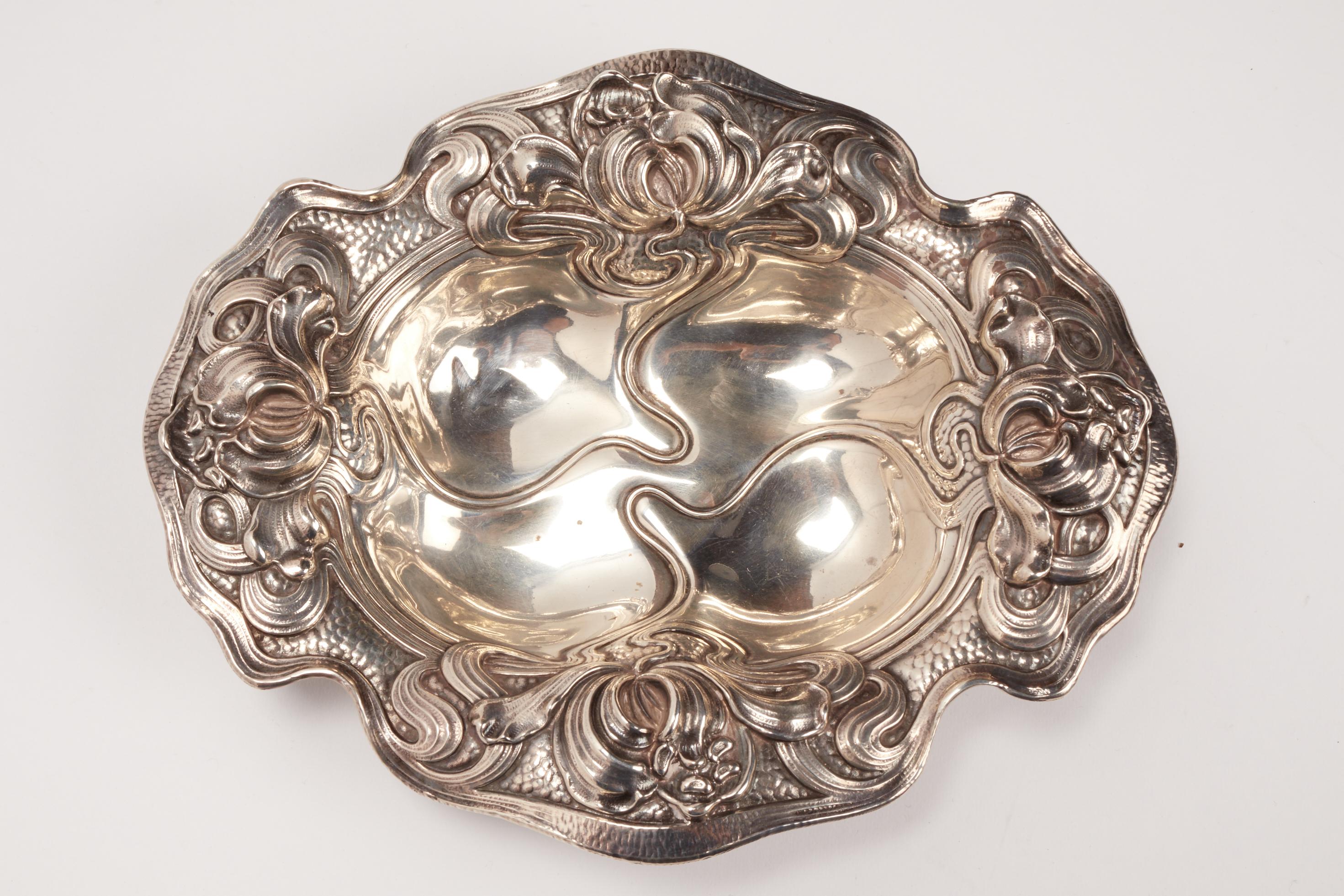 Art Nouveau sterling silver bowl, oval shape. The repoussé decoration is in purest Art Nouveau style, depicting chrysanthemums. Gorham Manufacturing Co. United States circa 1890. 