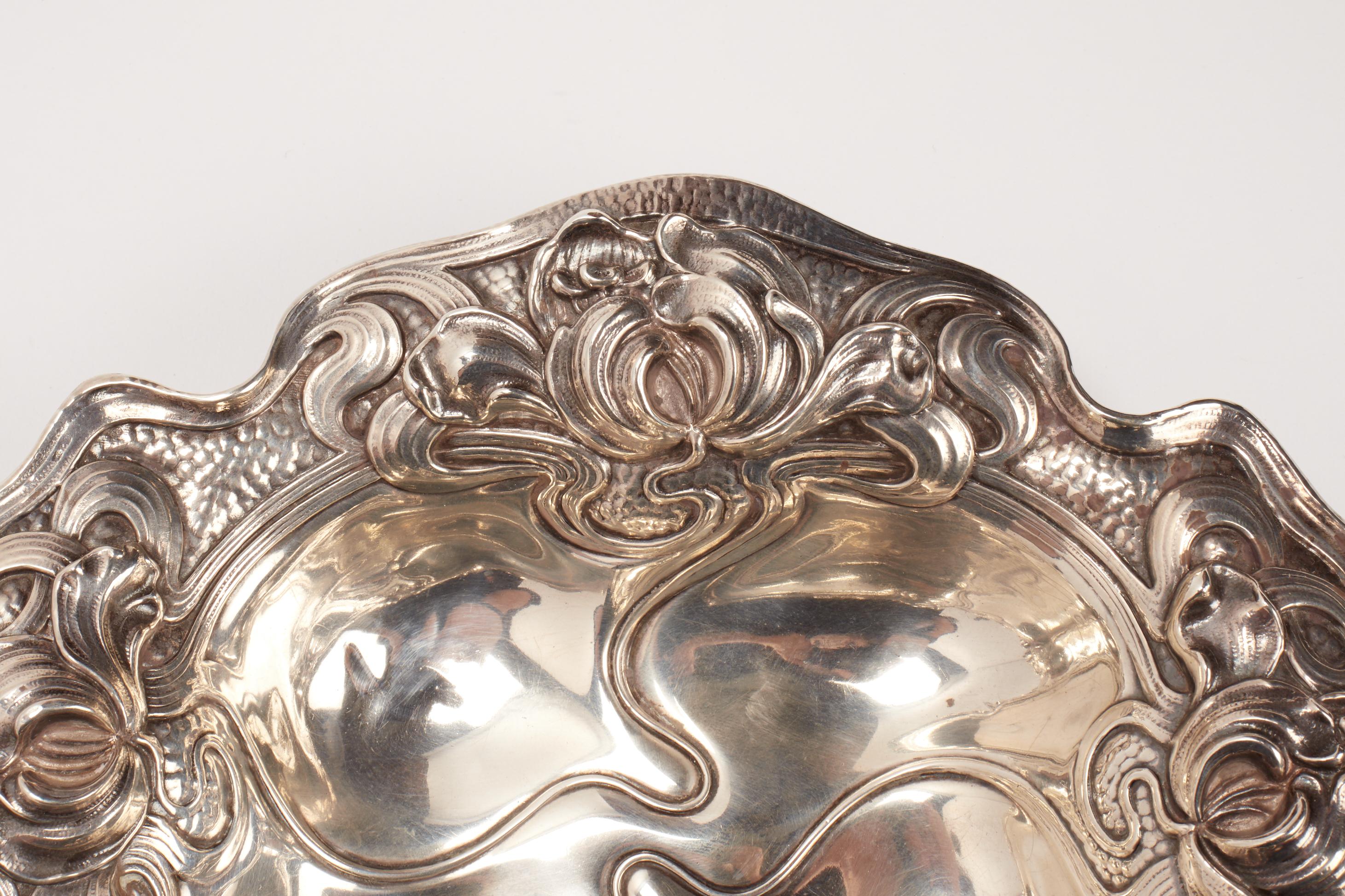 Art nouveau sterling silver bowl, USA 1890.  In Good Condition In Milan, IT