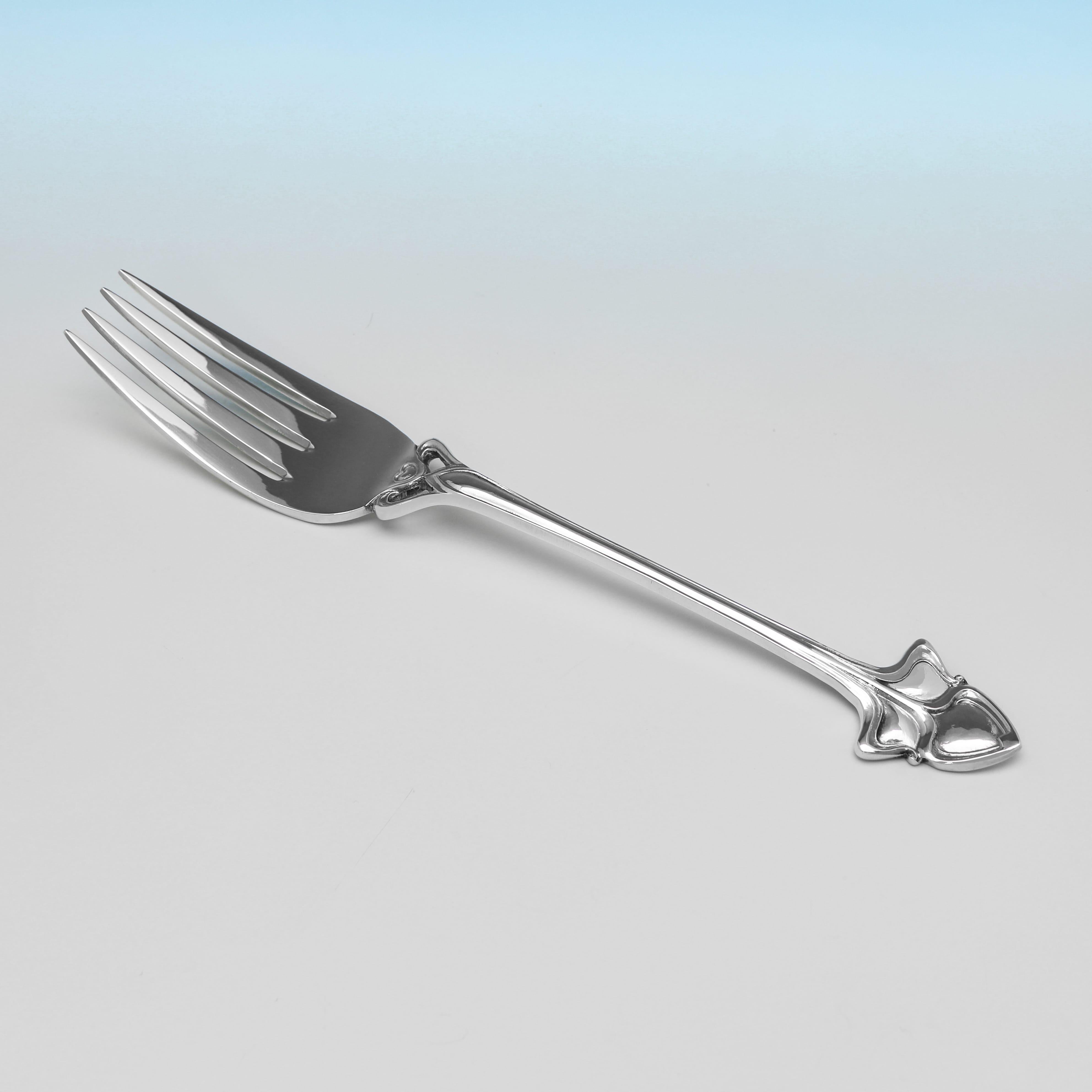 Art Nouveau Set da bambino in argento sterling Art nouveau realizzato da Walker & Hall nel 1919 in vendita