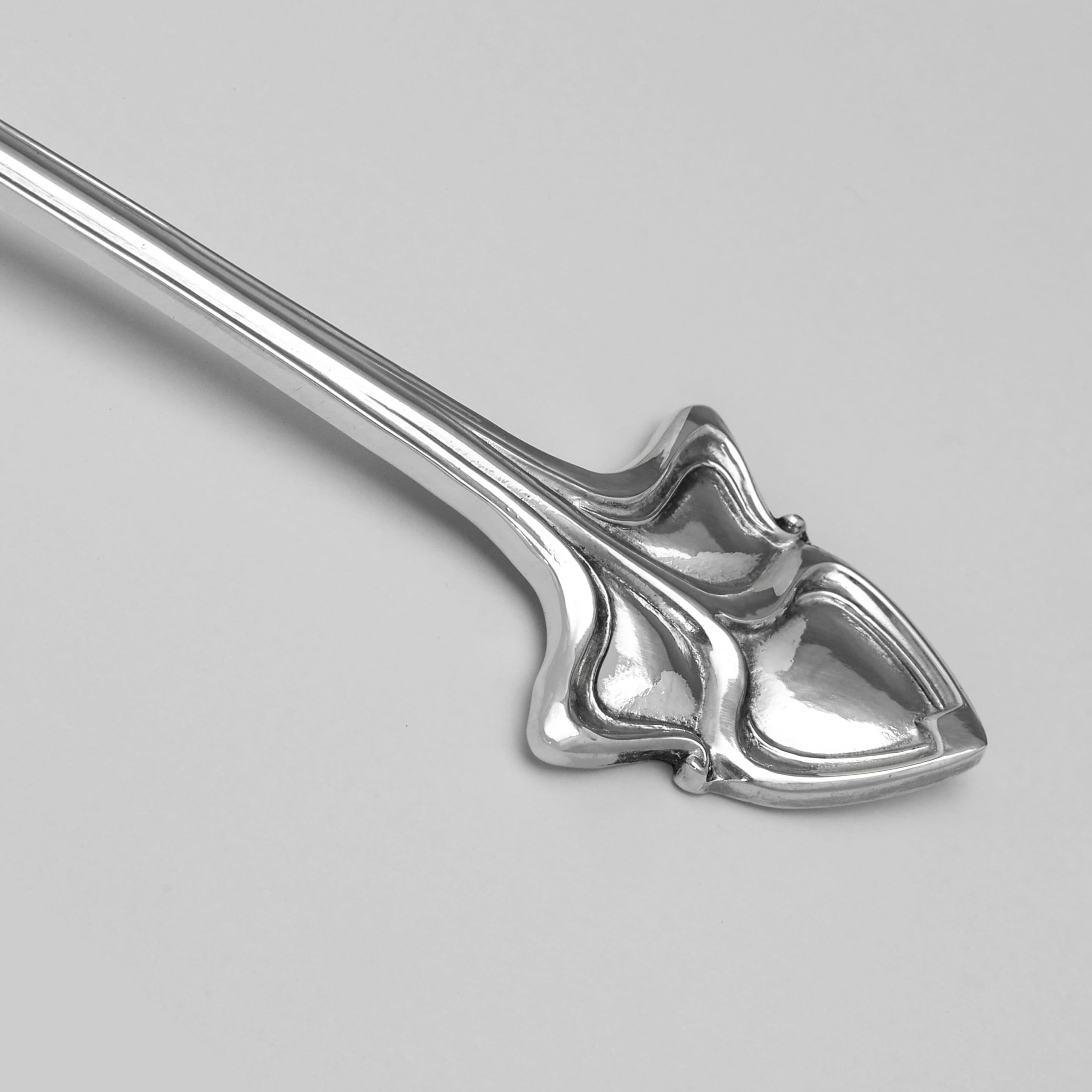 Set da bambino in argento sterling Art nouveau realizzato da Walker & Hall nel 1919 In condizioni buone in vendita a London, London