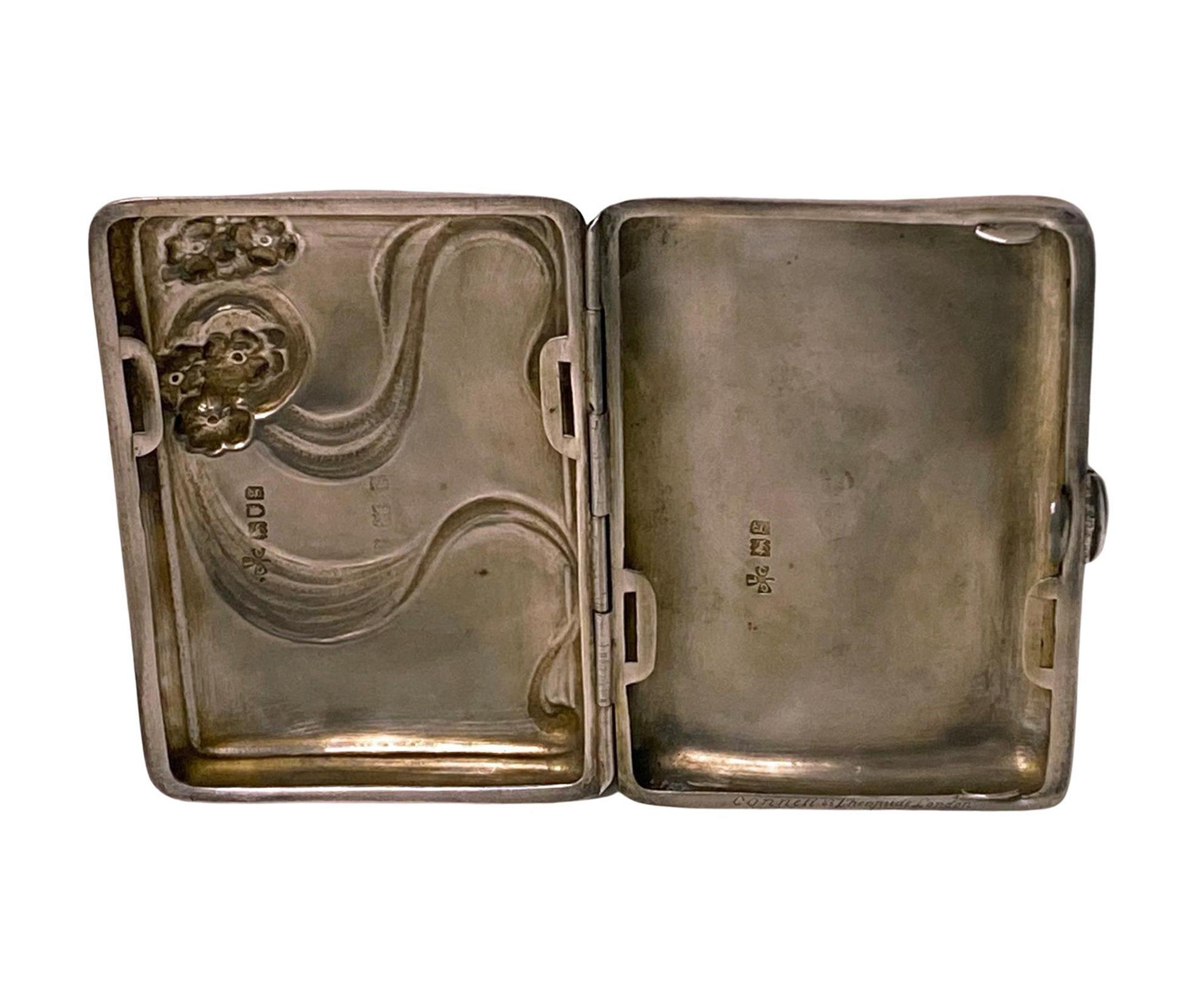 Art Nouveau Sterling Silver Cigarette Case Connell, London, 1902 In Good Condition In Toronto, Ontario