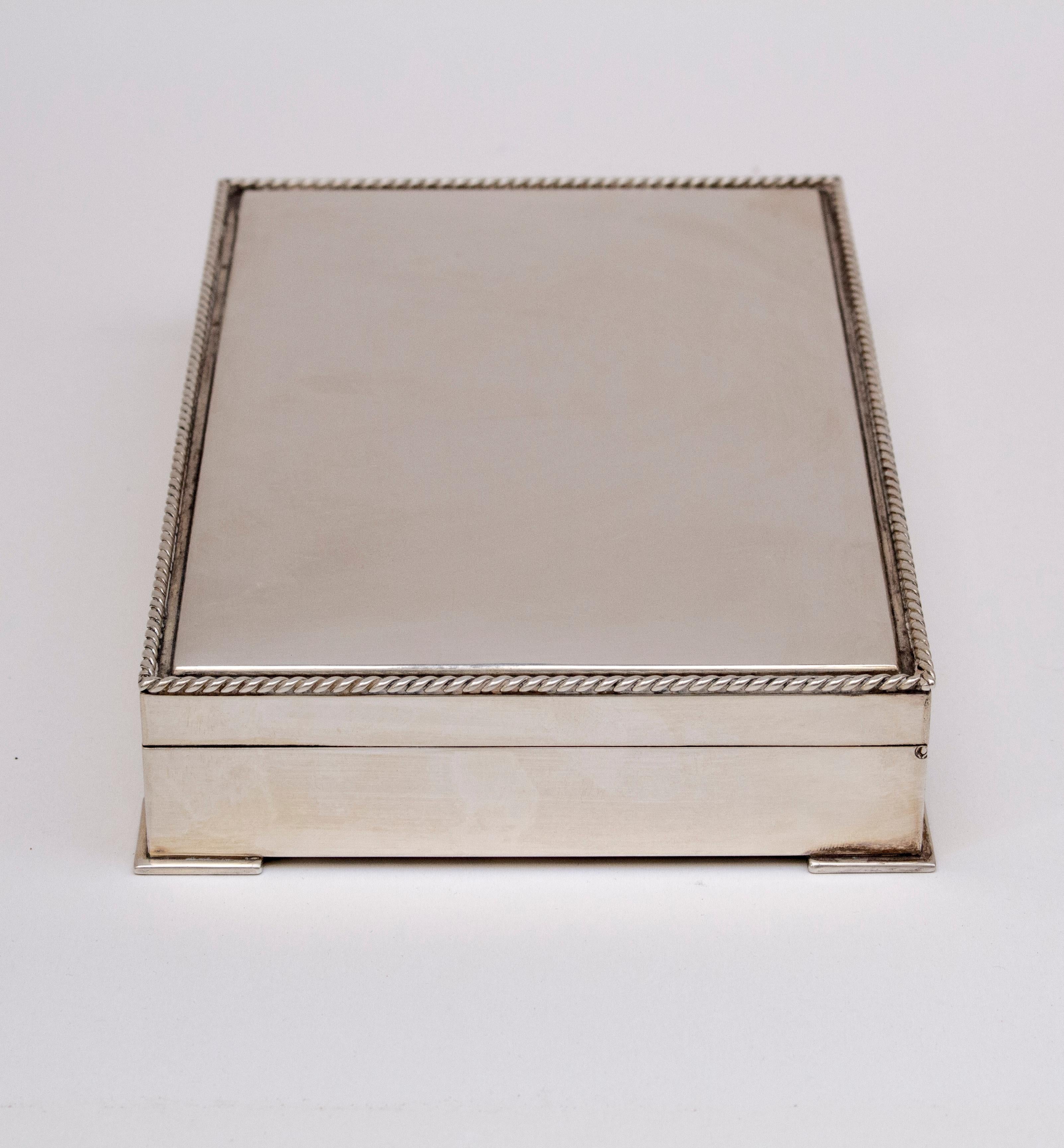 Art Nouveau Sterling Silver Coffer / Cigar Box In Good Condition In Darmstadt, DE
