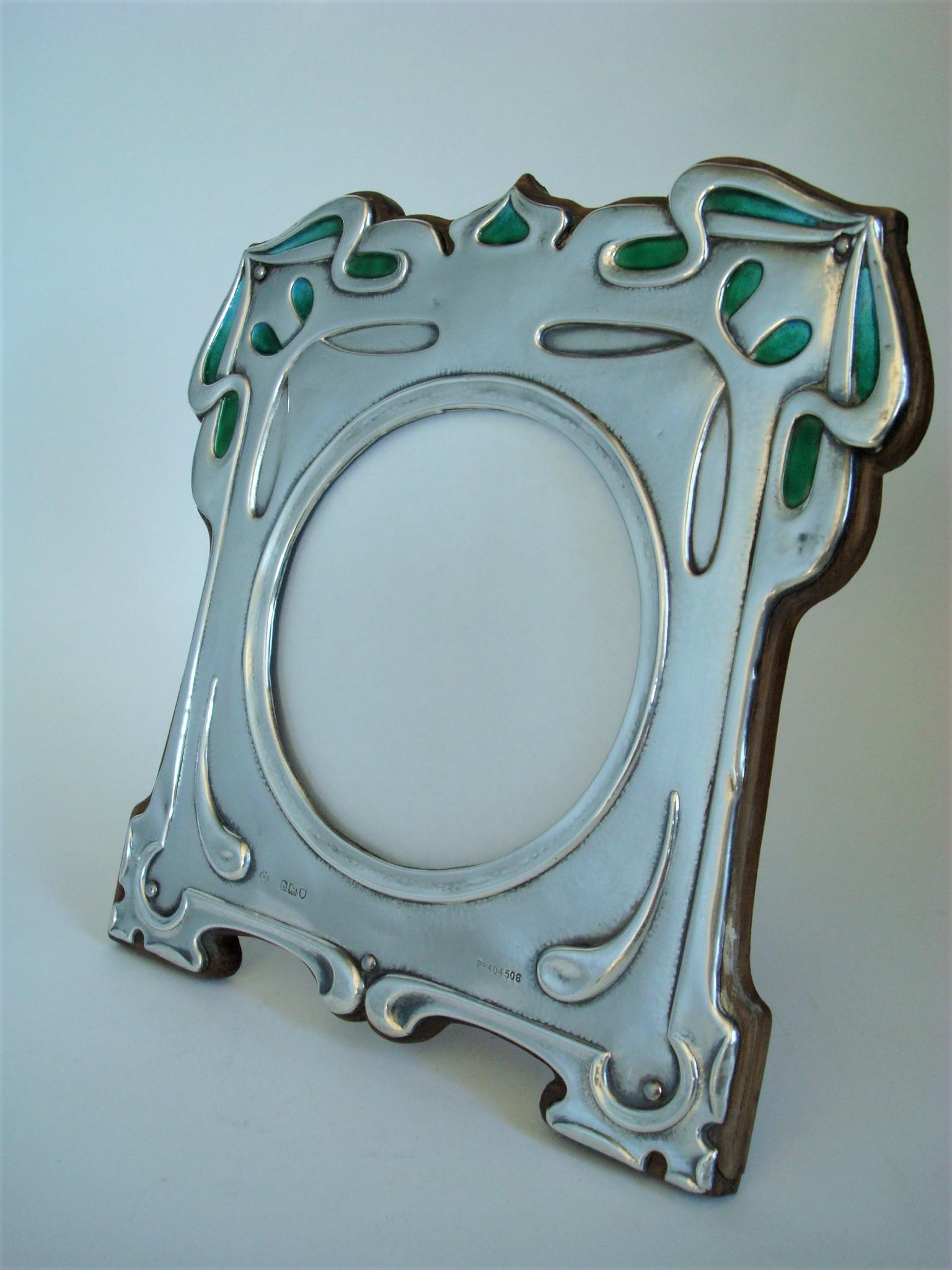 Arts and Crafts Cadre pour photographies Art Nouveau - Art & Craft en argent sterling émaillé, Cymric 1903 en vente