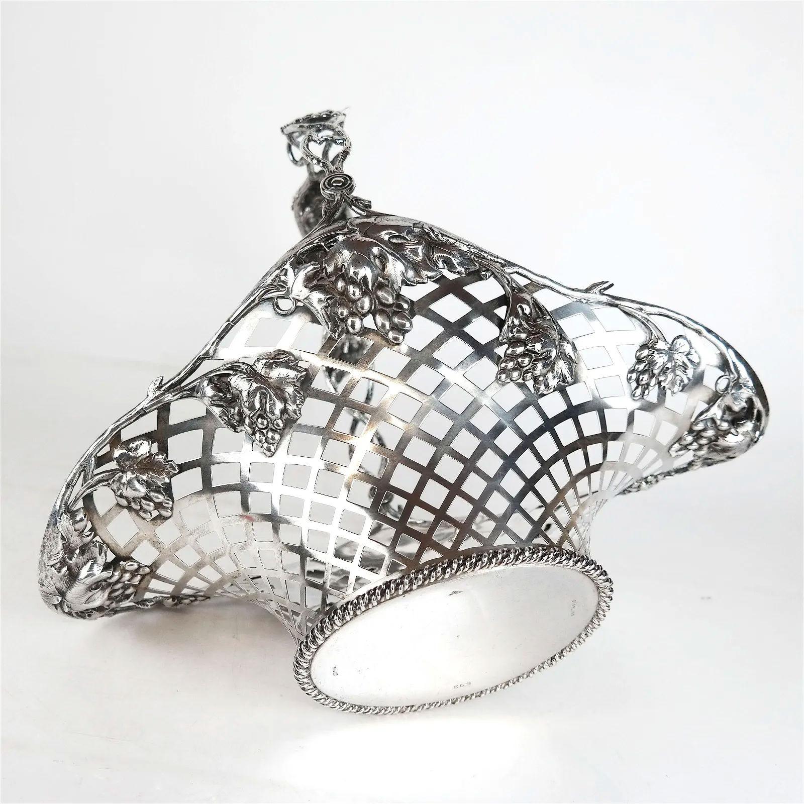 Art Nouveau Sterling Silver Fruit Basket by Mauser Mft. Co., circa 1900s In Good Condition For Sale In New York, NY