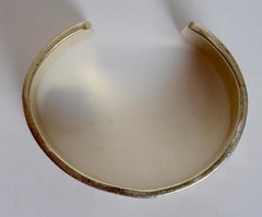 Bracciale Art Nouveau in argento sterling dorato con motivi floreali in altorilievo fusi