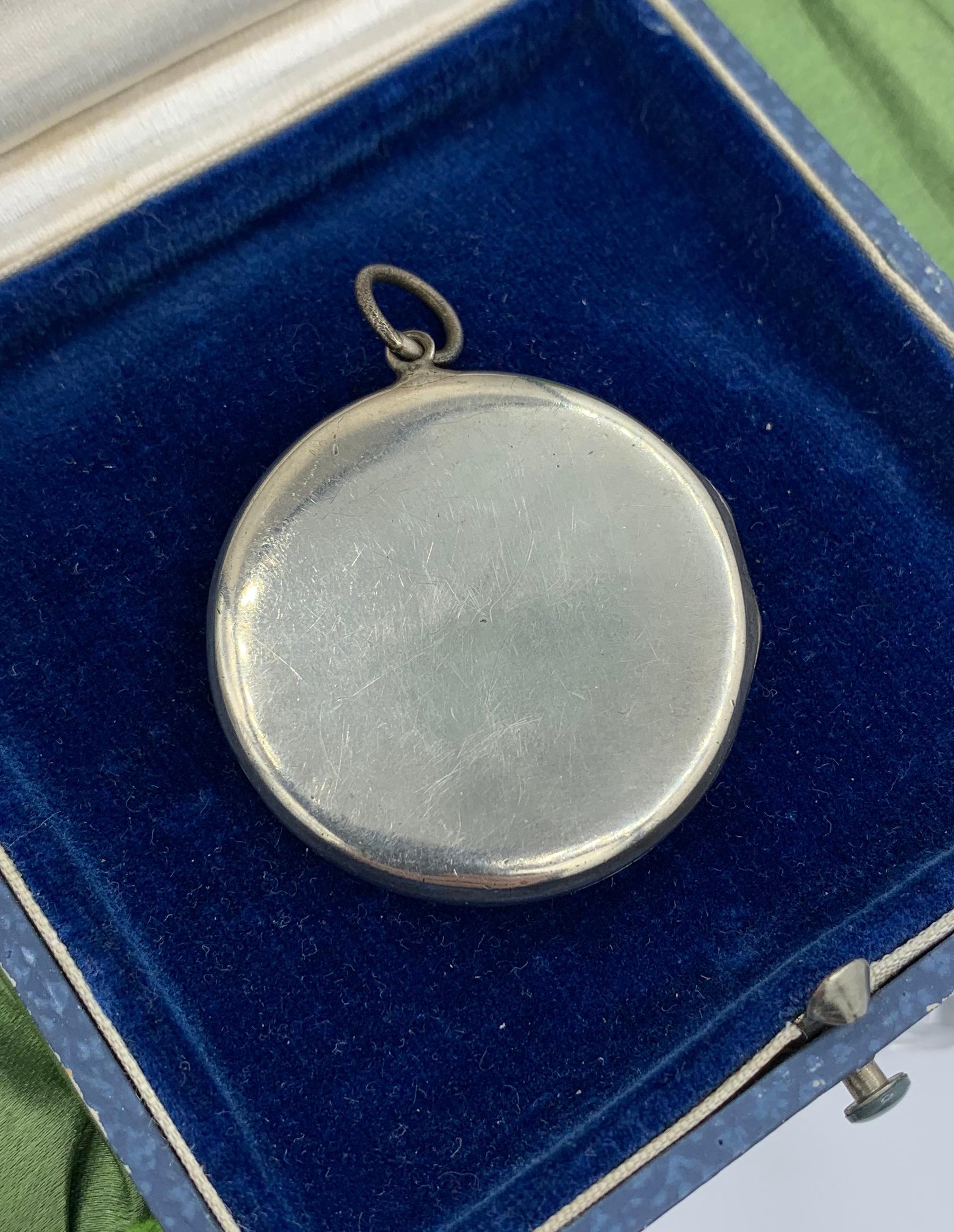 Art Nouveau Sterling Silver Lily Flower Locket Pendant Necklace Circa 1910 In Good Condition In New York, NY