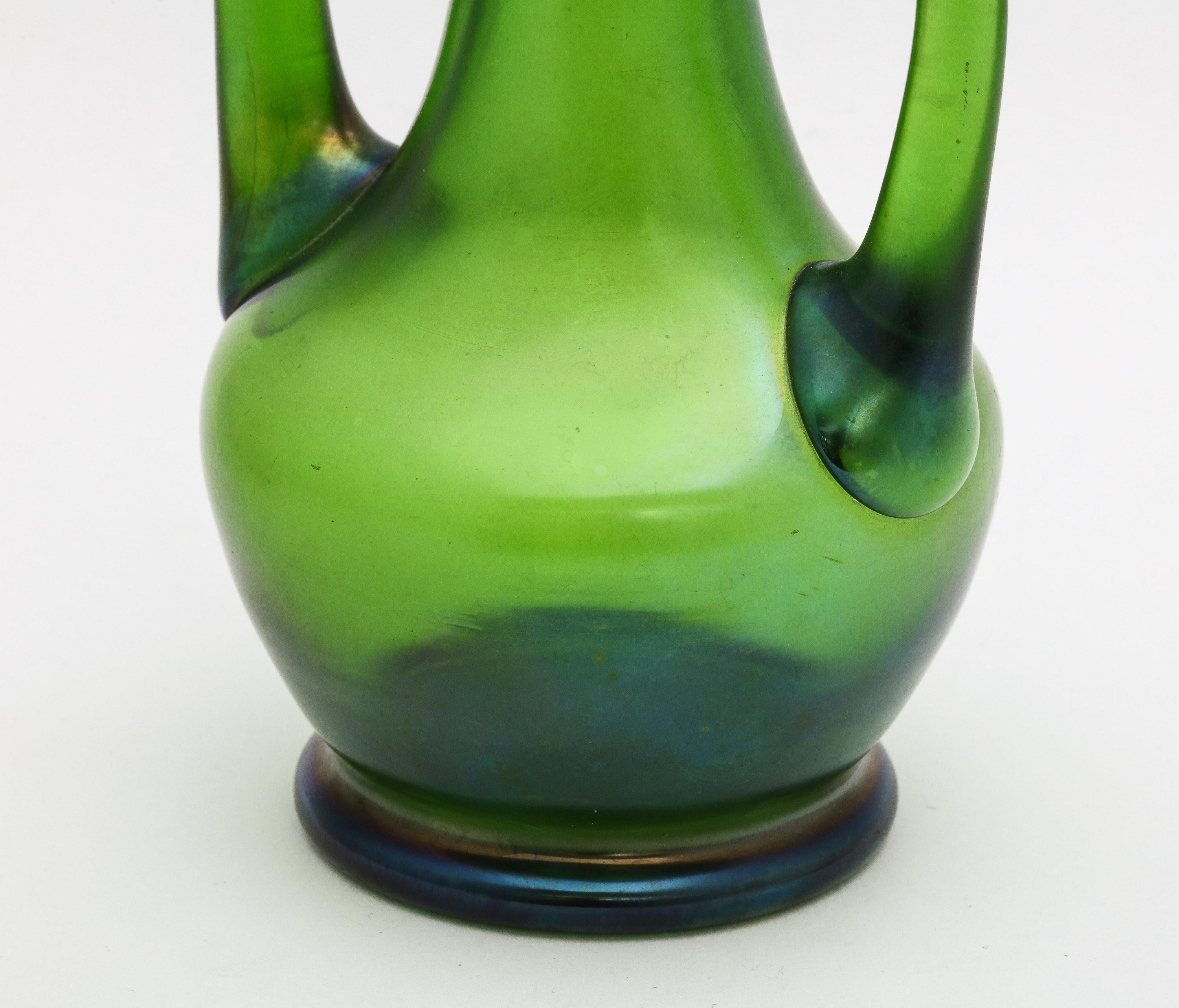 Art Nouveau Sterling Silver- Mounted Iridescent Green Art Glass Bud Vase In Good Condition For Sale In New York, NY