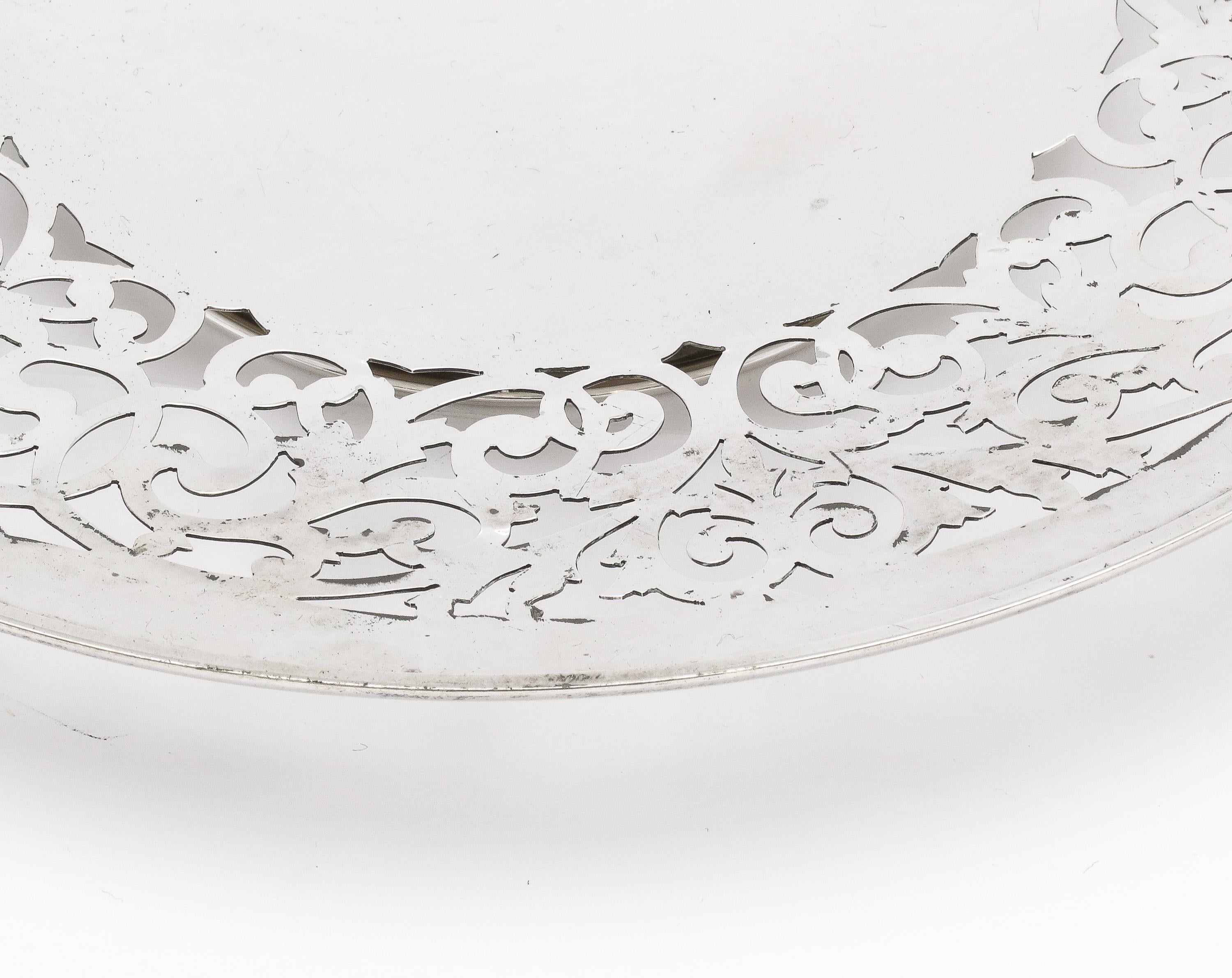 Art Nouveau Sterling Silver Pedestal Based Pierced Cake/Cookie Basket/Platter For Sale 11