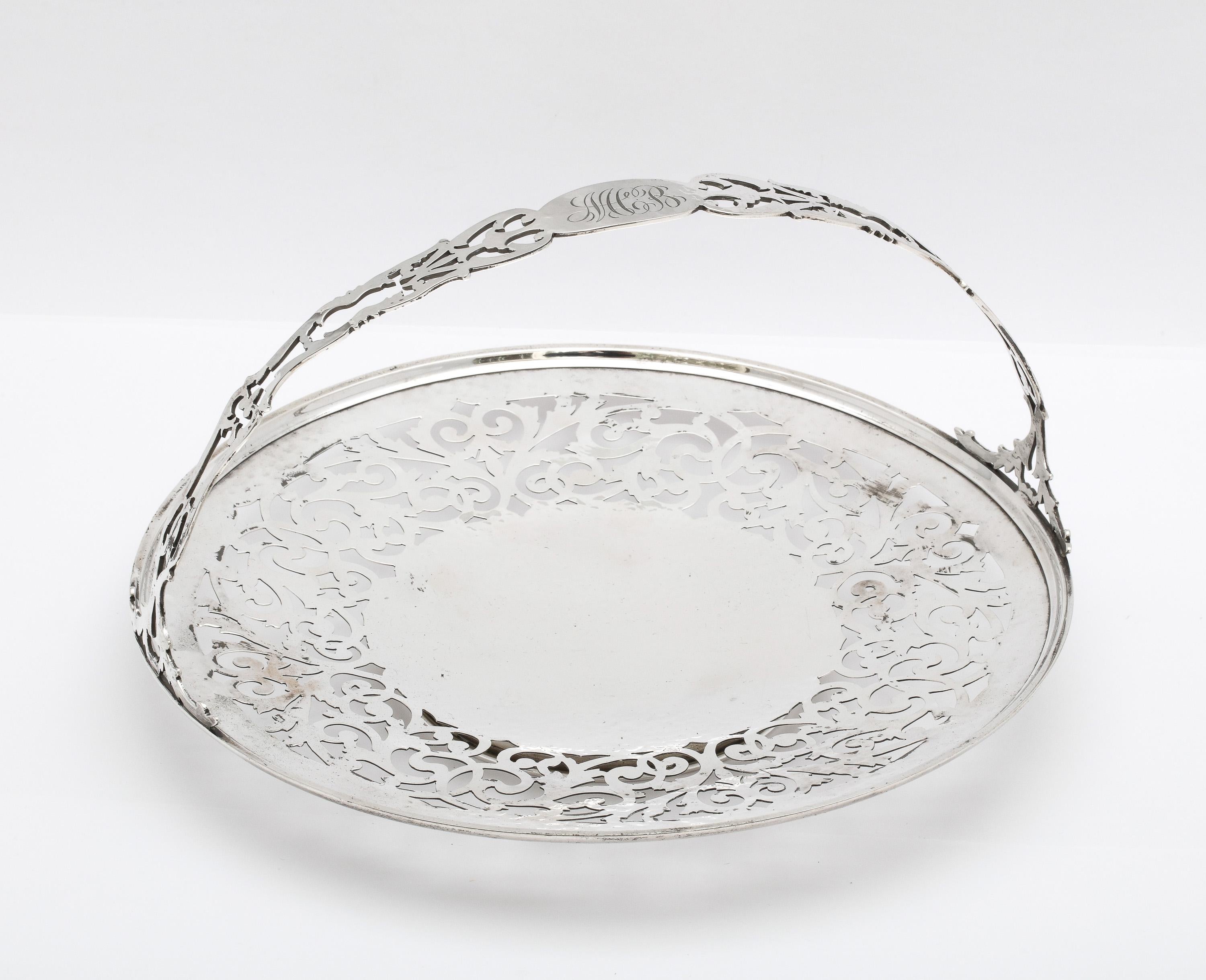 Art Nouveau Sterling Silver Pedestal Based Pierced Cake/Cookie Basket/Platter In Good Condition For Sale In New York, NY