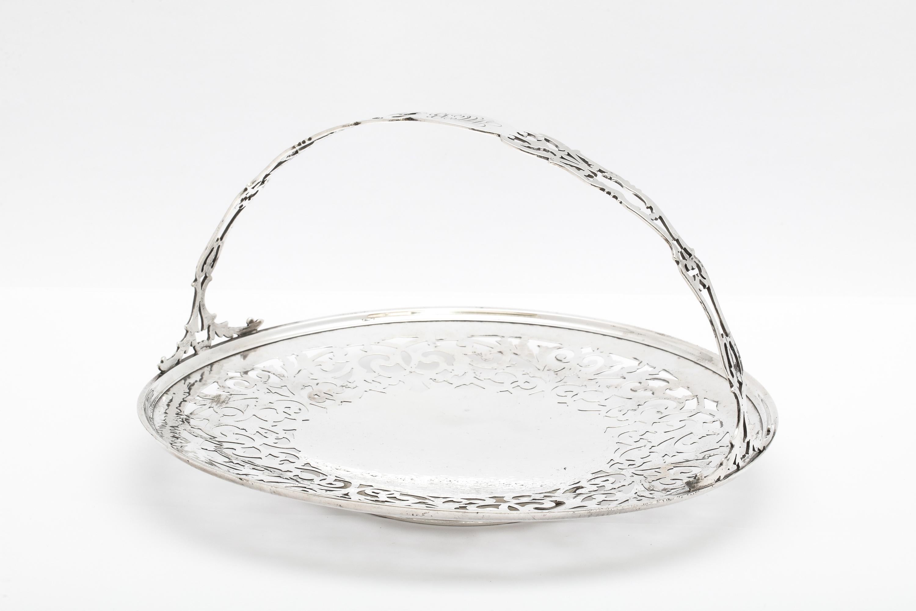 Art Nouveau Sterling Silver Pedestal Based Pierced Cake/Cookie Basket/Platter For Sale 4