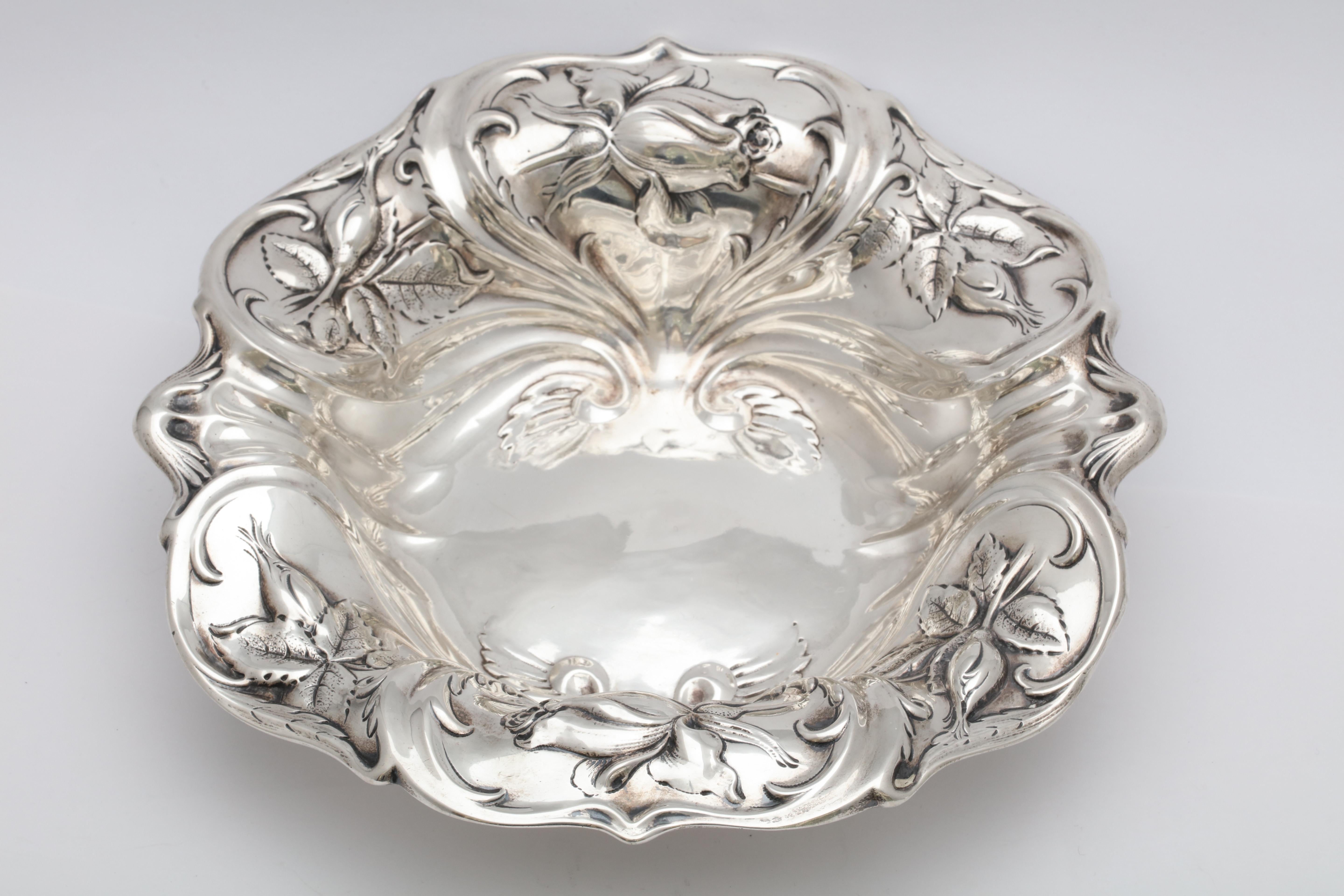Art Nouveau Sterling Silver Serving Bowl by Whiting Mfg. Co. In Good Condition In New York, NY