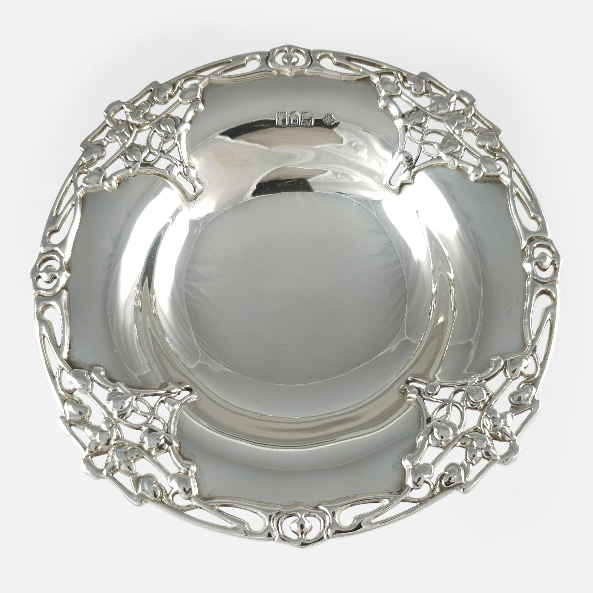 An Edwardian Art Nouveau sterling silver Tazza by William Hutton & Sons, Sheffield 1906. The Tazza is of circular form, with a pierced foliate border sitting on four pierced legs, with a detachable bowl. The Tazza is hallmarked with the makers mark
