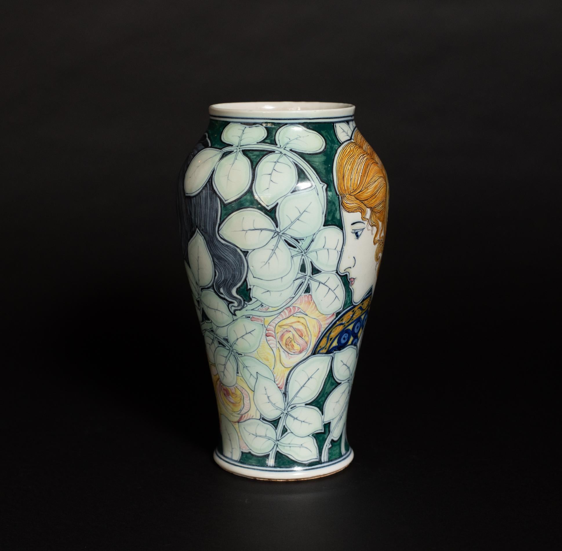 Français Vase portrait Art Nouveau Stile Liberty de Galileo Chini en vente