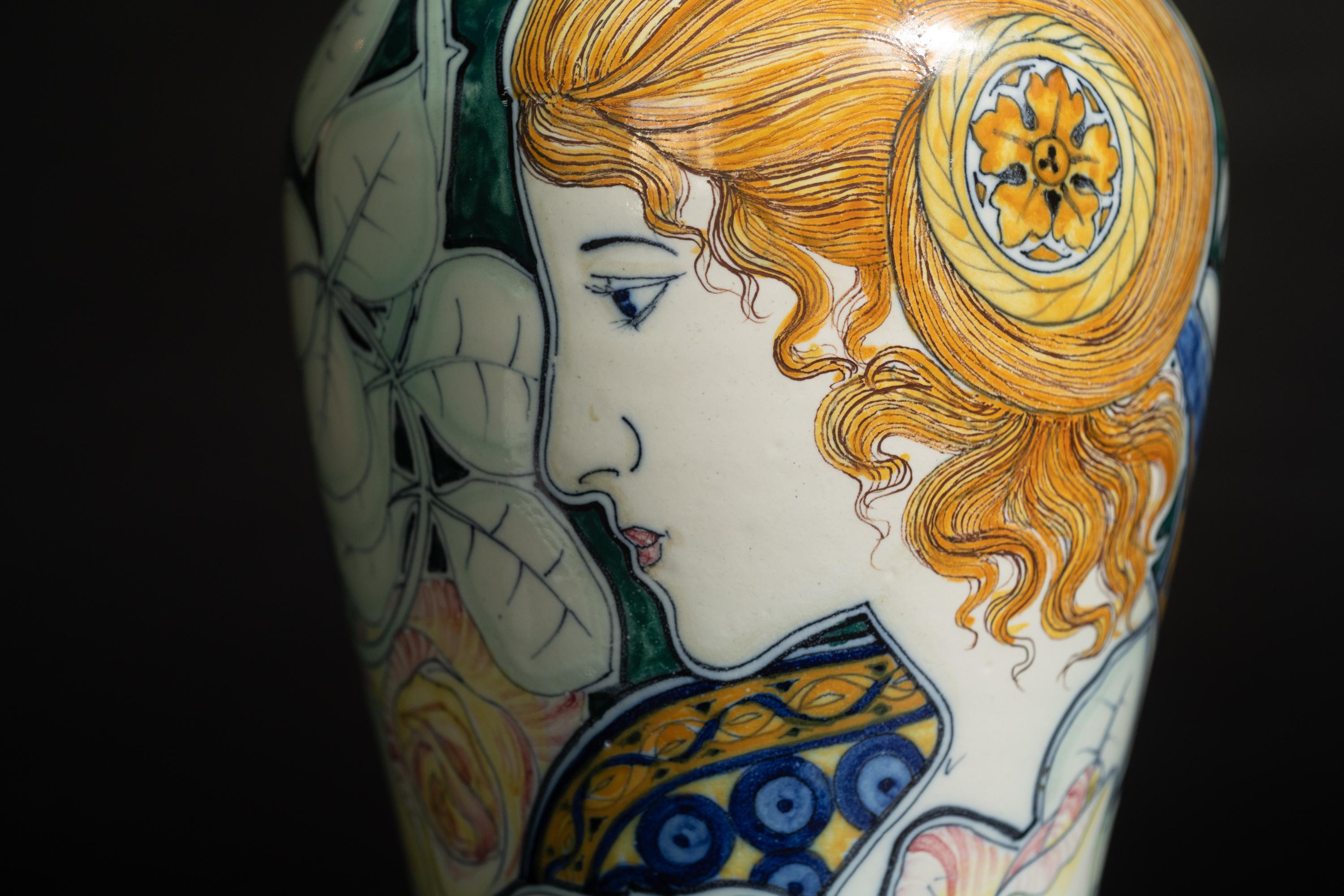 Art Nouveau Stile Liberty Portrait Vase by Galileo Chini In Excellent Condition For Sale In Chicago, US