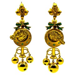 Pendientes "Caballos" estilo Art Nouveau de oro amarillo esmaltado con rubí de 0,20 quilates