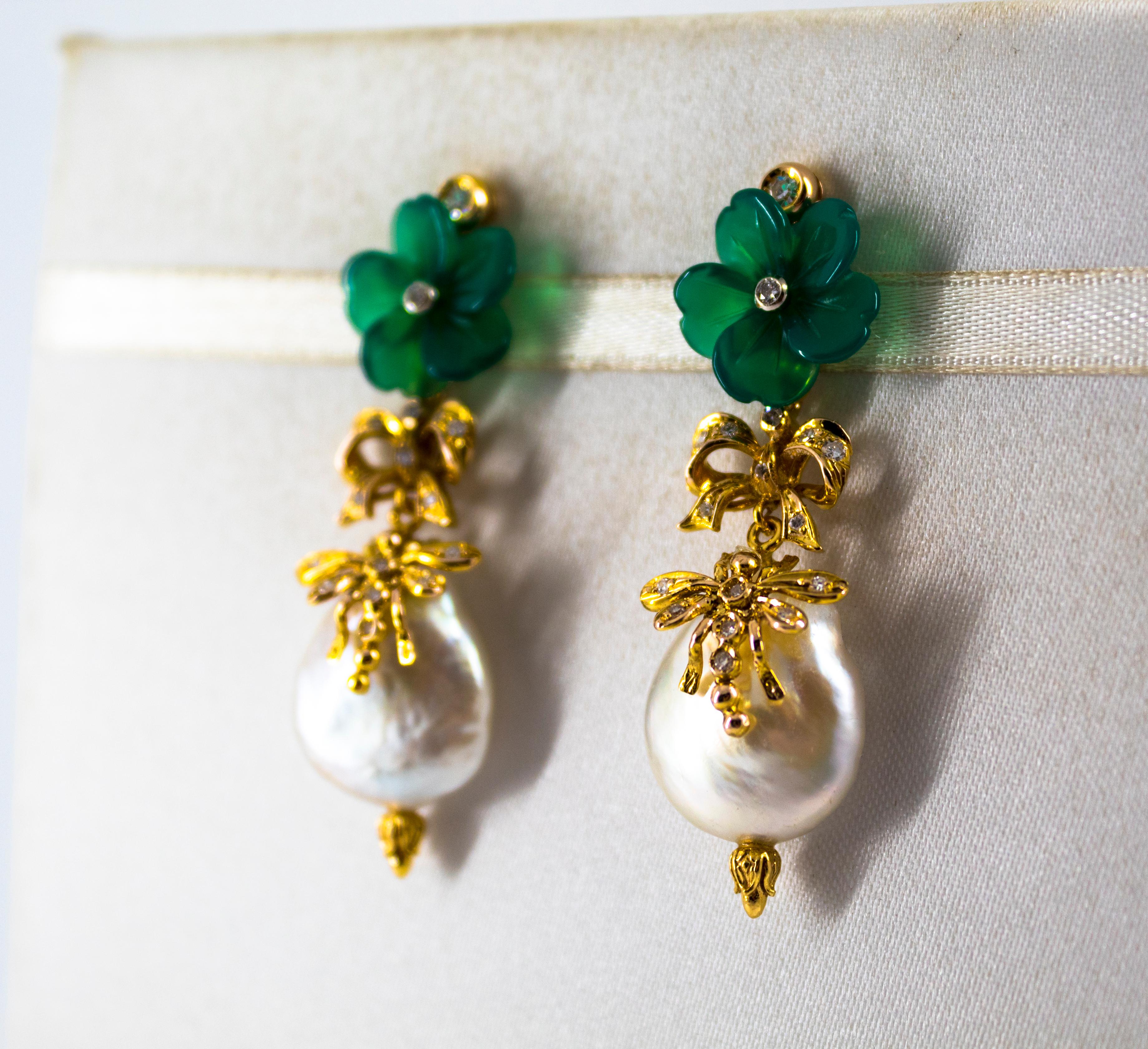 Art Nouveau Style 0.40 Carat White Diamond Agate Pearl Yellow Gold Stud Earrings In New Condition In Naples, IT