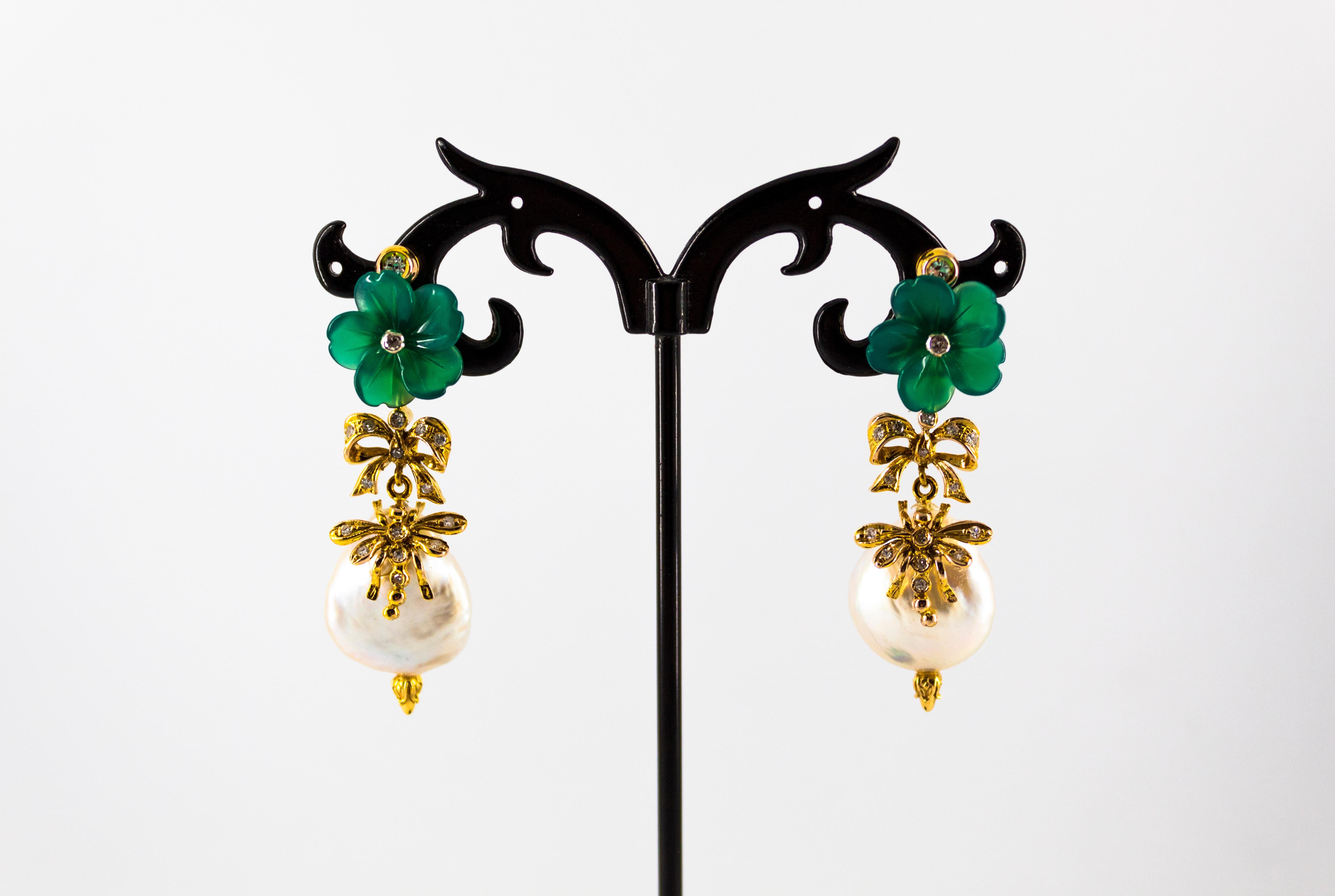 Clous d'oreilles en or jaune de style Art nouveau avec agate et diamants blancs de 0,40 carat Unisexe en vente