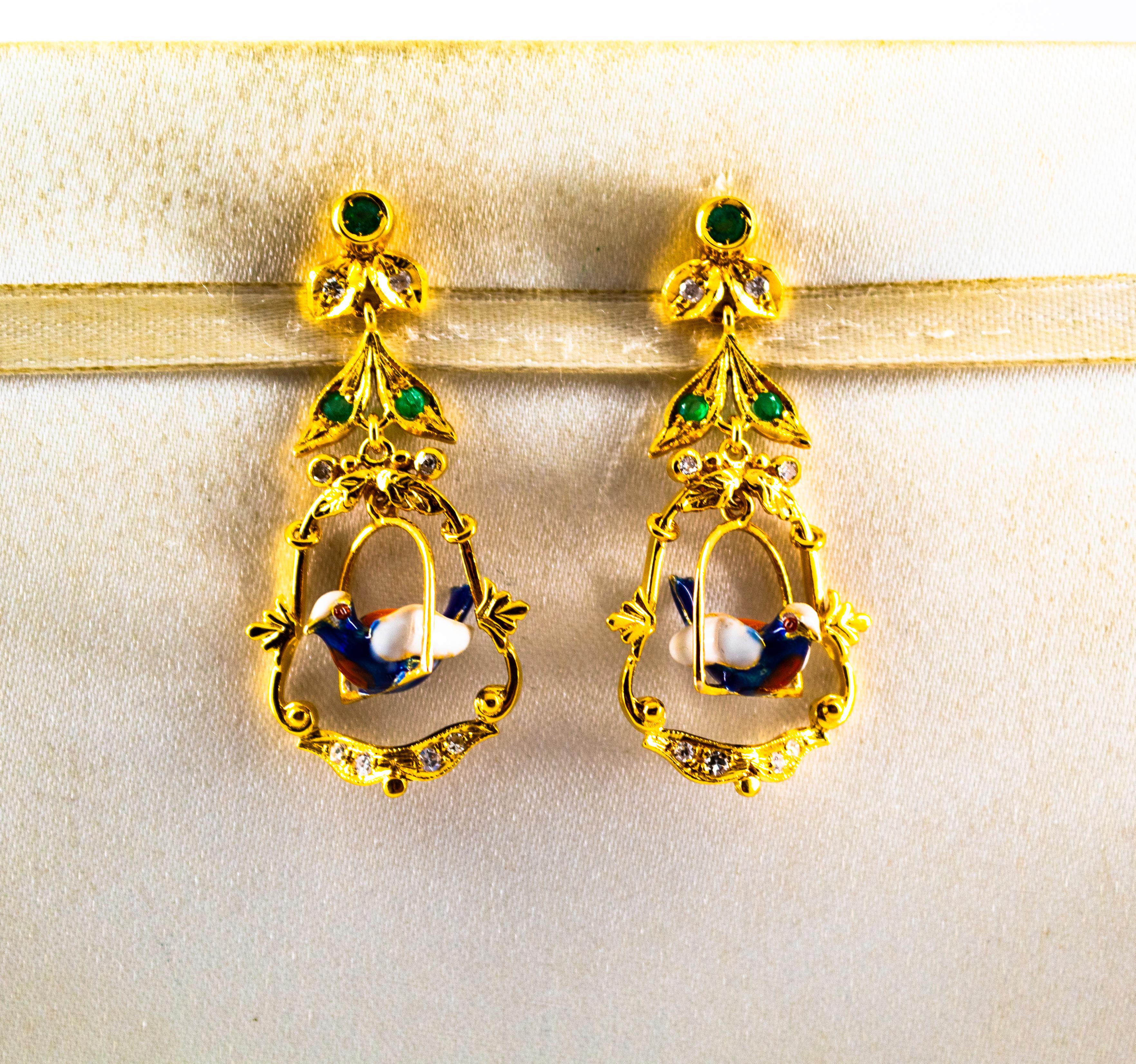 Orecchini in stile Art Nouveau con diamante bianco e smeraldo smaltato in oro giallo da 0,65 carati In condizioni Nuovo in vendita a Naples, IT