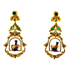 Boucles d'oreilles en or jaune de style Art nouveau avec diamants blancs de 0,65 carat et émeraudes en émail