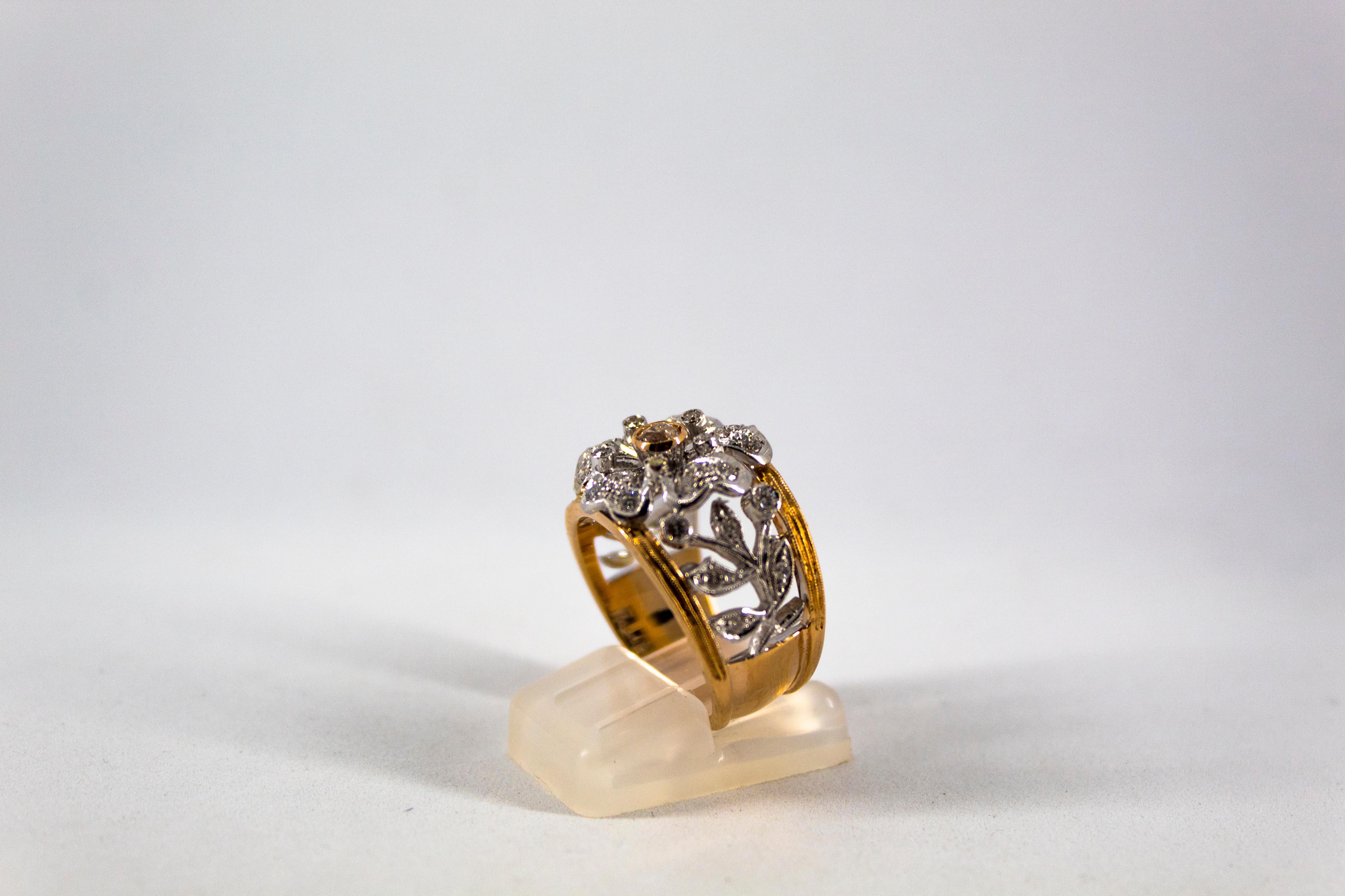 Taille vieille Europe Bague Flowerer de style Art nouveau en or jaune avec diamants blancs de 0,70 carat en vente