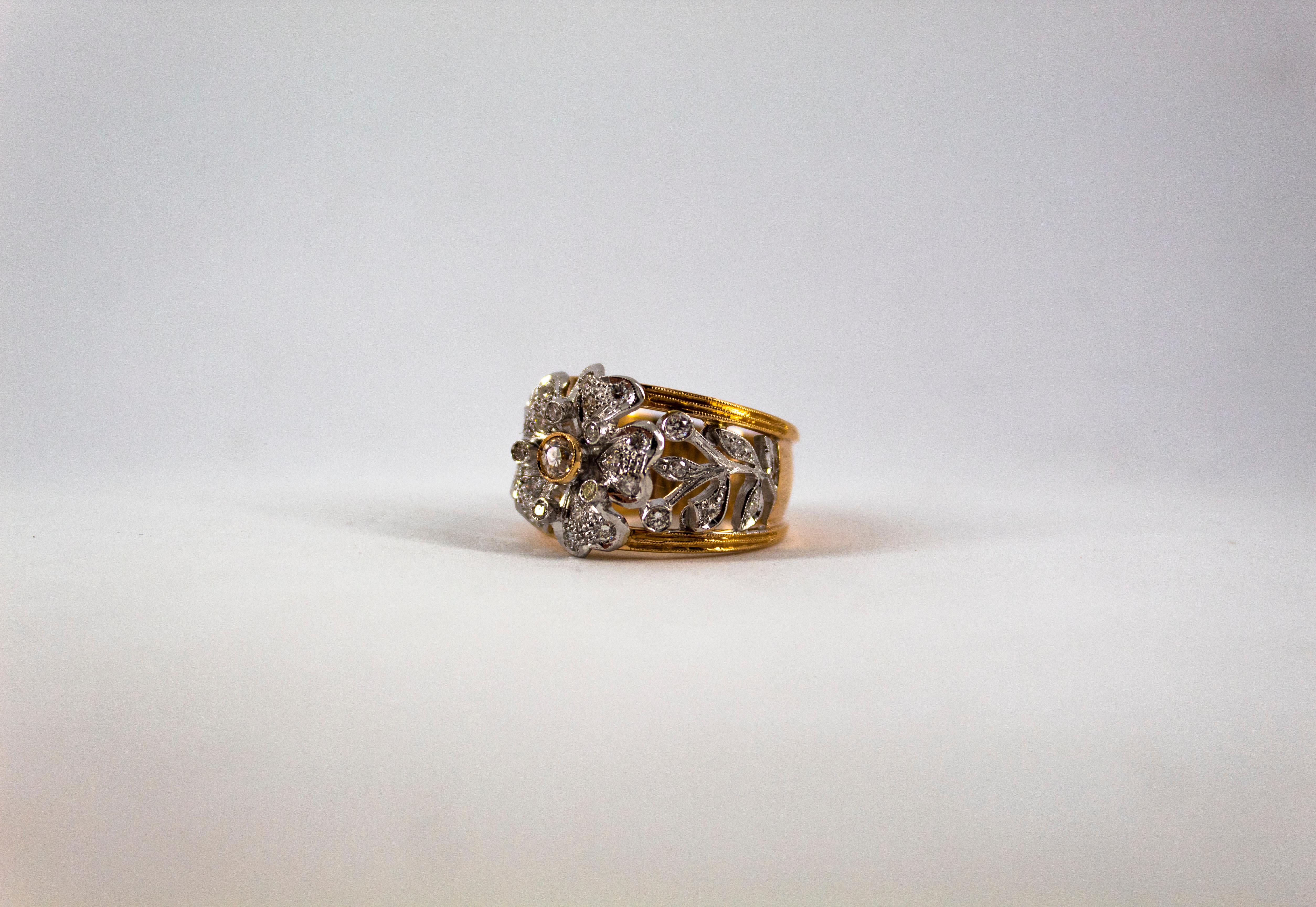 Bague Flowerer de style Art nouveau en or jaune avec diamants blancs de 0,70 carat en vente 2
