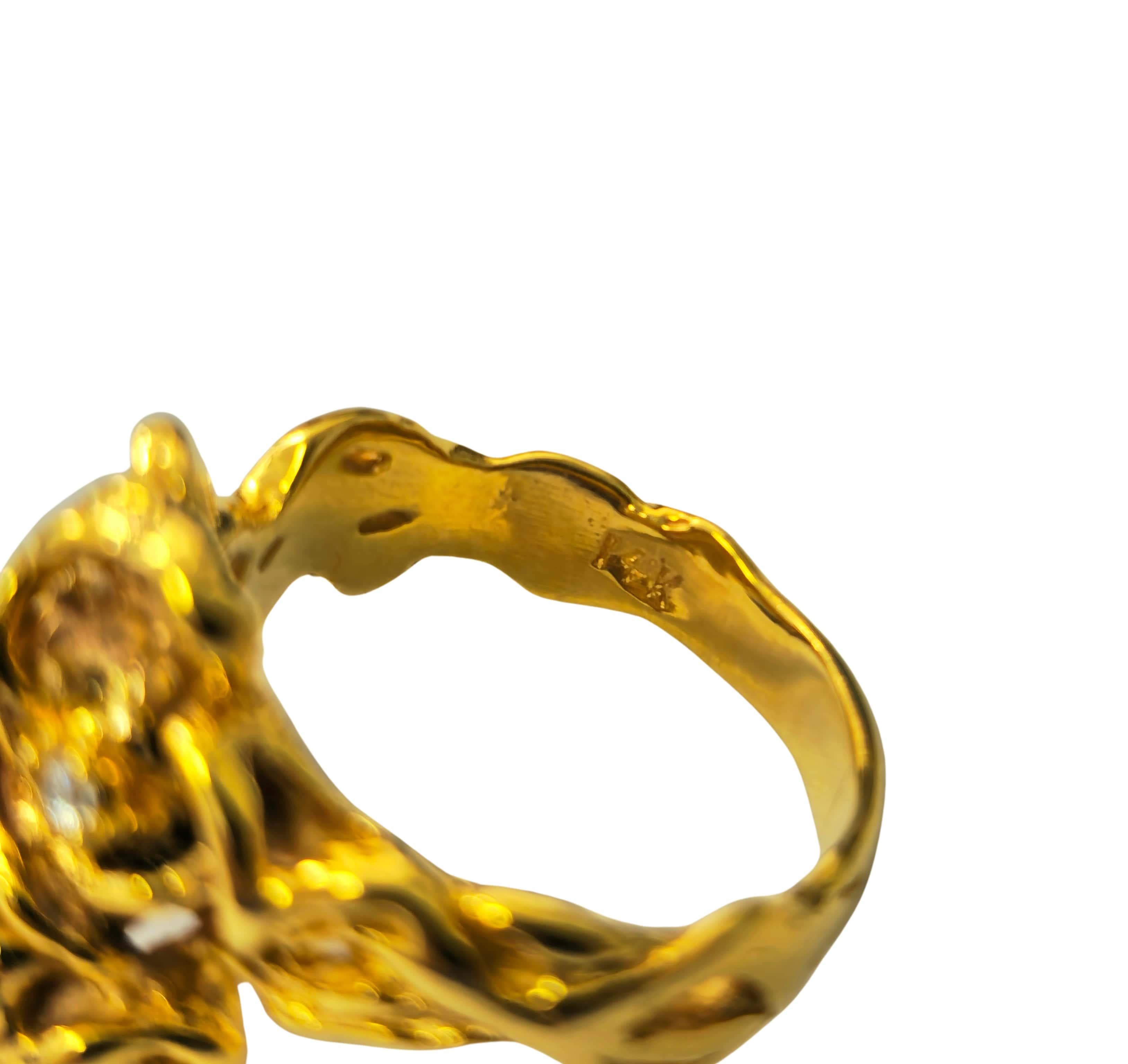  Façonnée en or jaune 14k, cette bague vintage pour femme est ornée d'un saphir orange de 1,30 carat de taille ovale, d'une couleur et d'une teinte excellentes. Accompagnées d'un délicat diamant de 0,03 carat de pureté VS1 et de couleur F, les deux