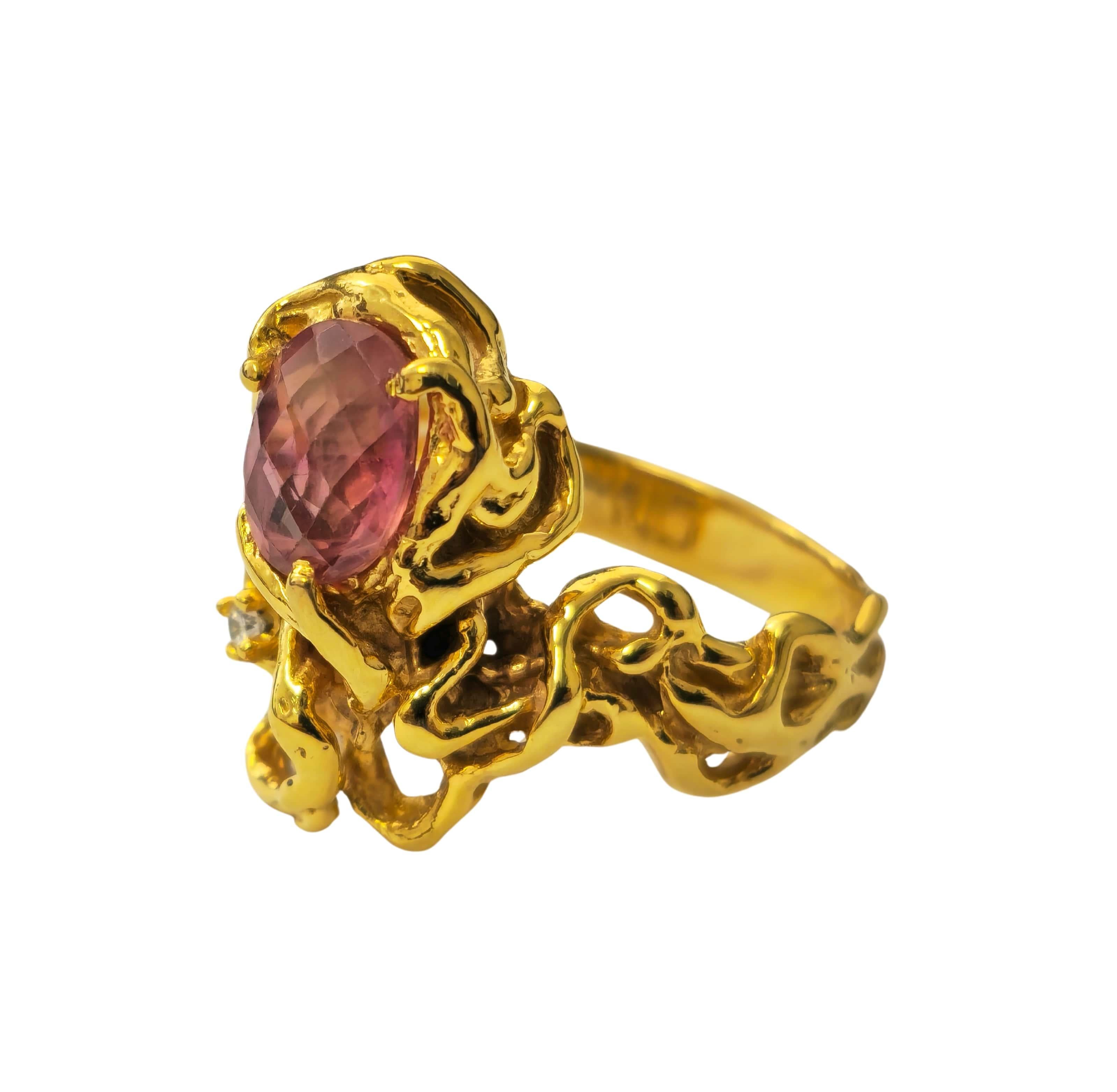 Taille ovale Bague de style Art nouveau en or 14 carats avec saphir de 1,30 carat en vente