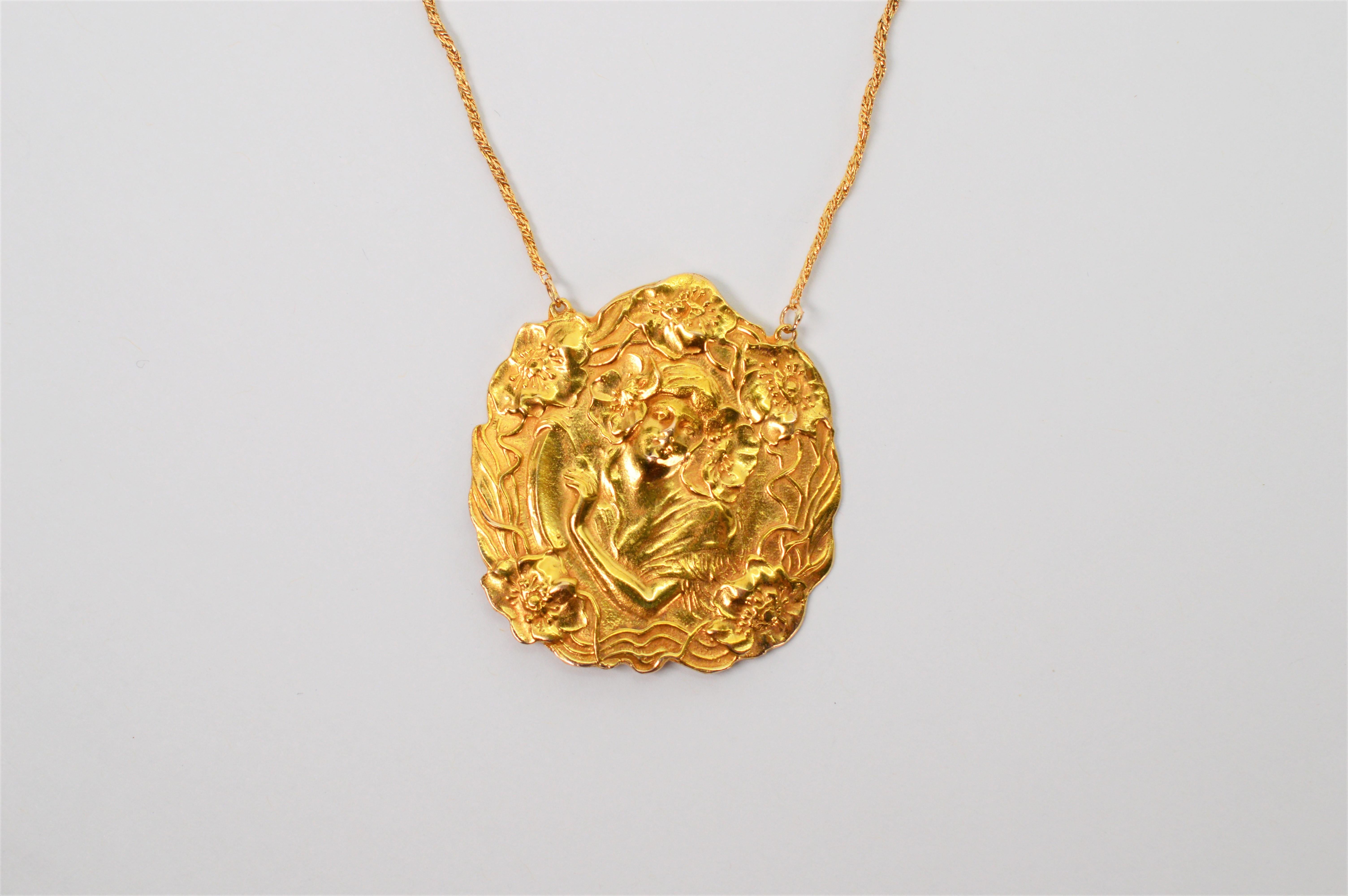 Women's Art Nouveau Style 14 Karat Yellow Gold Pendant Necklace For Sale