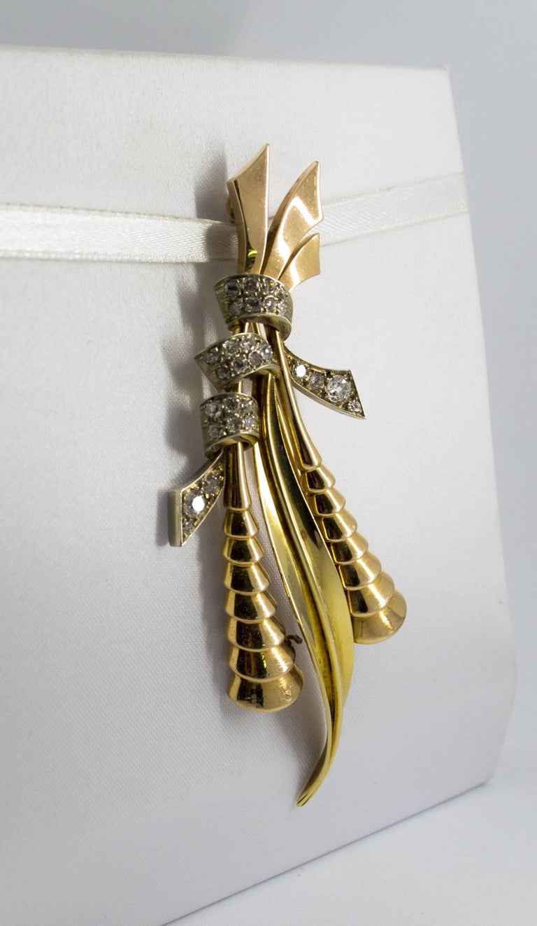 Women's or Men's Art Nouveau Style 1.70 Carat White Brilliant Cut Diamond Yellow Rose Gold Brooch For Sale