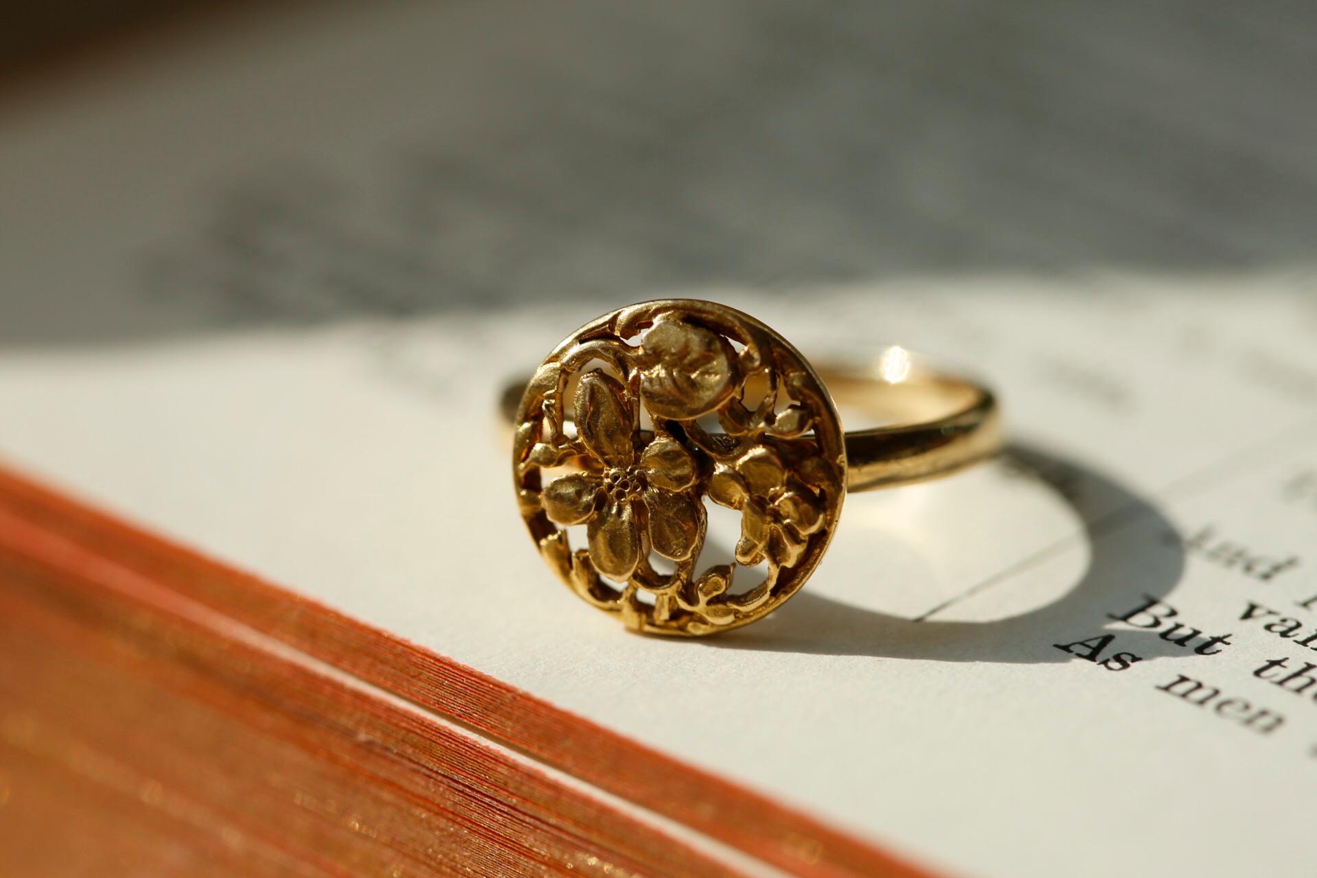 Art Nouveau Style Floral 18 Karat Gold Ring In New Condition In Banbury, GB