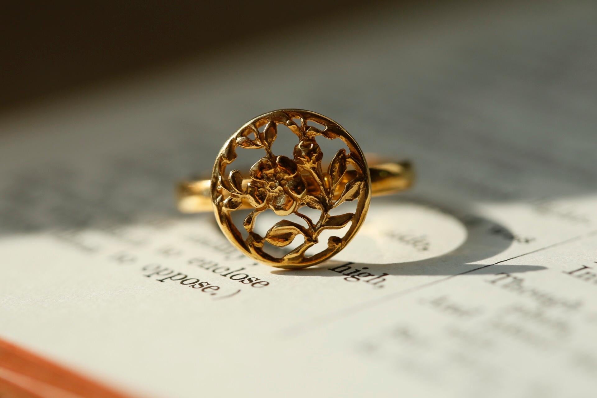 Women's Art Nouveau Style Floral 18 Karat Gold Ring 