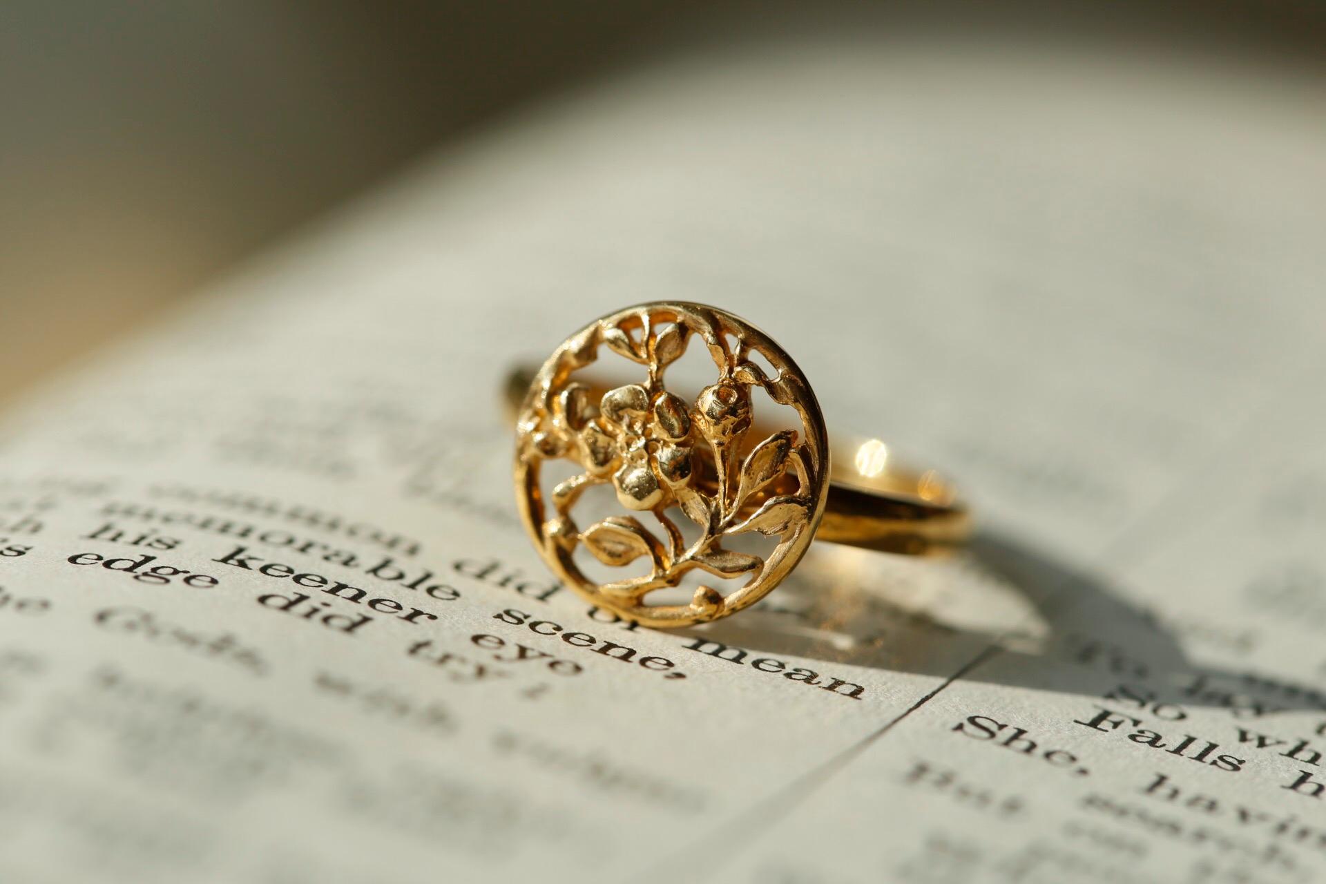 Art Nouveau Style Floral 18 Karat Gold Ring  1