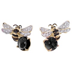 18 Karat Gold Onyx 0.16 Karat White 0.18 Karat Black Diamond Bees Stud Earrings