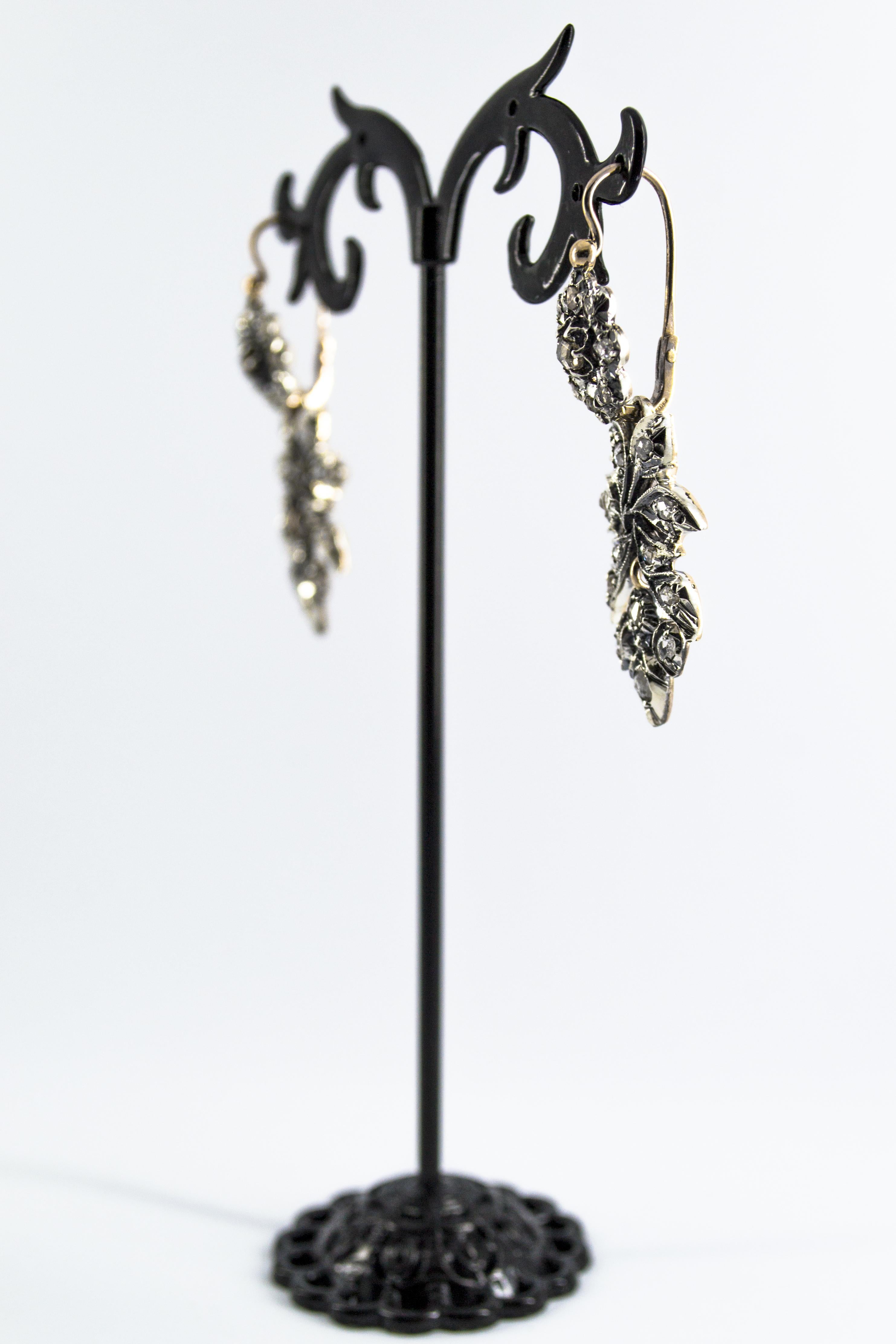 Taille rose Boucles d'oreilles en goutte de style Art nouveau en or jaune avec diamants blancs taille rose de 1,80 carat en vente